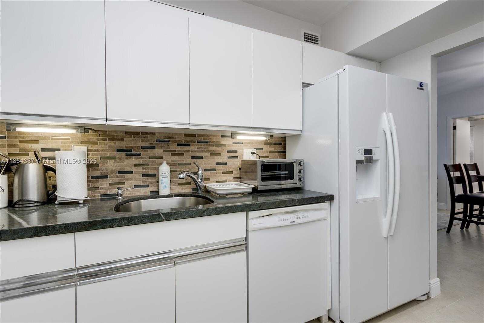Small Image of 500 BAYVIEW DR #1220, Sunny Isles Beach Number 15