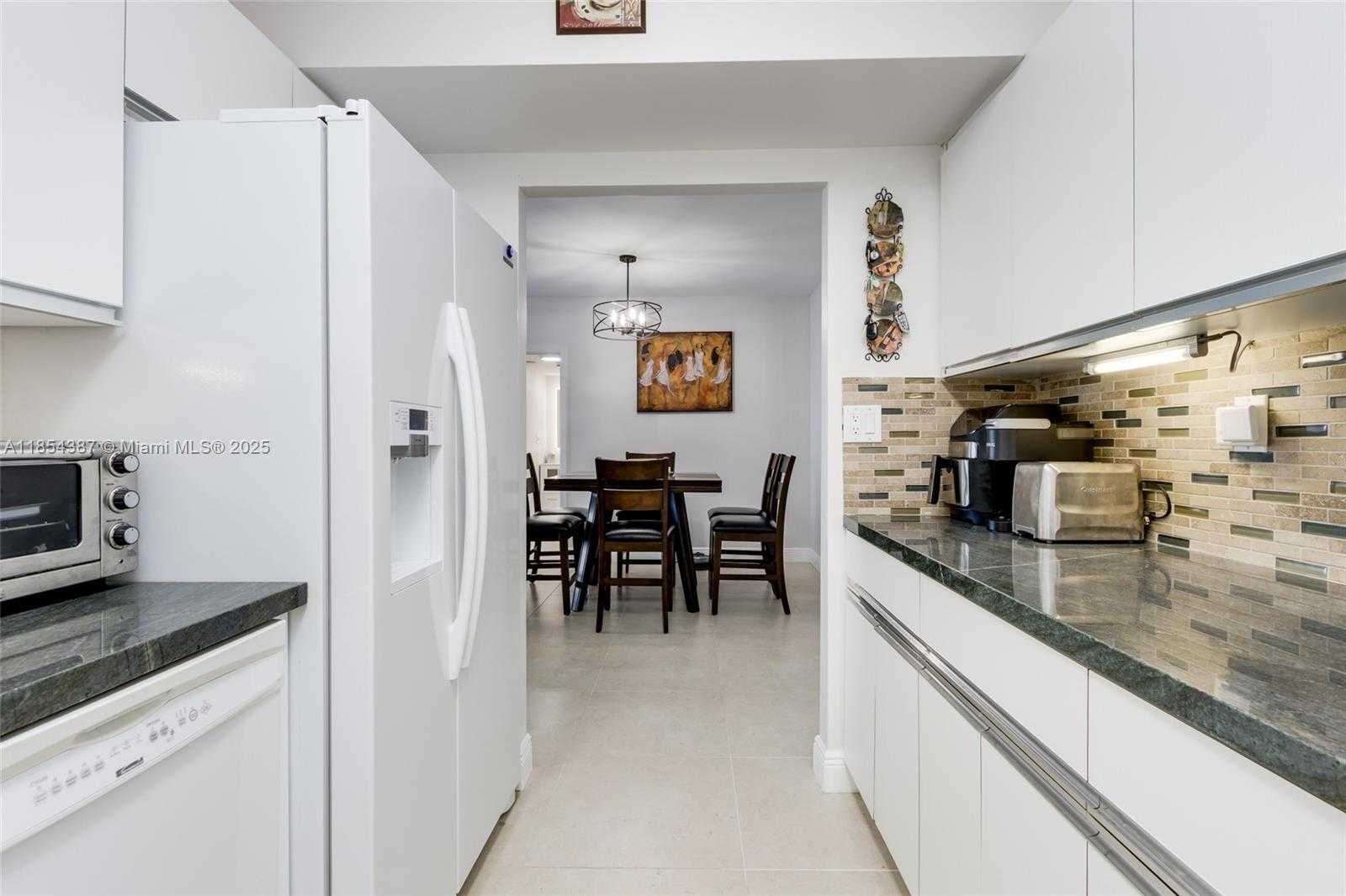 Small Image of 500 BAYVIEW DR #1220, Sunny Isles Beach Number 16