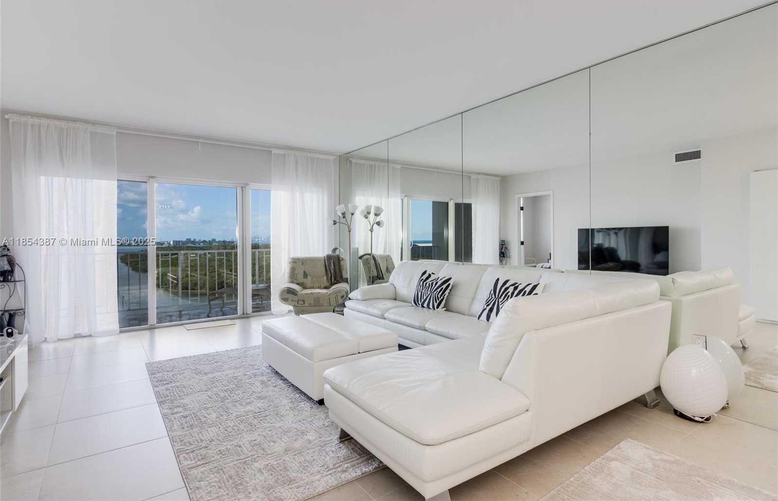 Small Image of 500 BAYVIEW DR #1220, Sunny Isles Beach Number 17