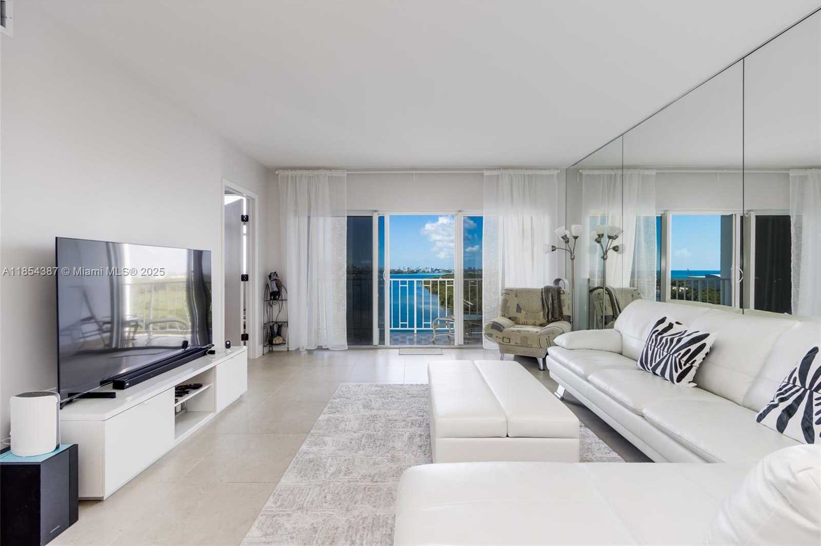 Small Image of 500 BAYVIEW DR #1220, Sunny Isles Beach Number 18