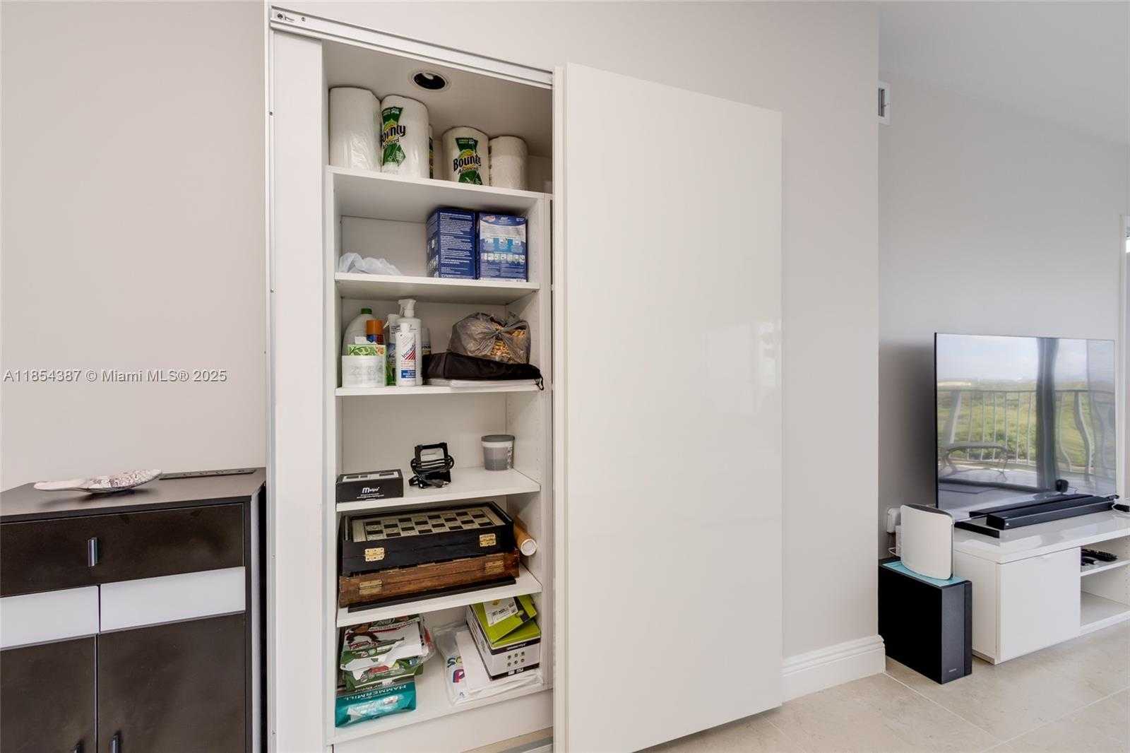Small Image of 500 BAYVIEW DR #1220, Sunny Isles Beach Number 19