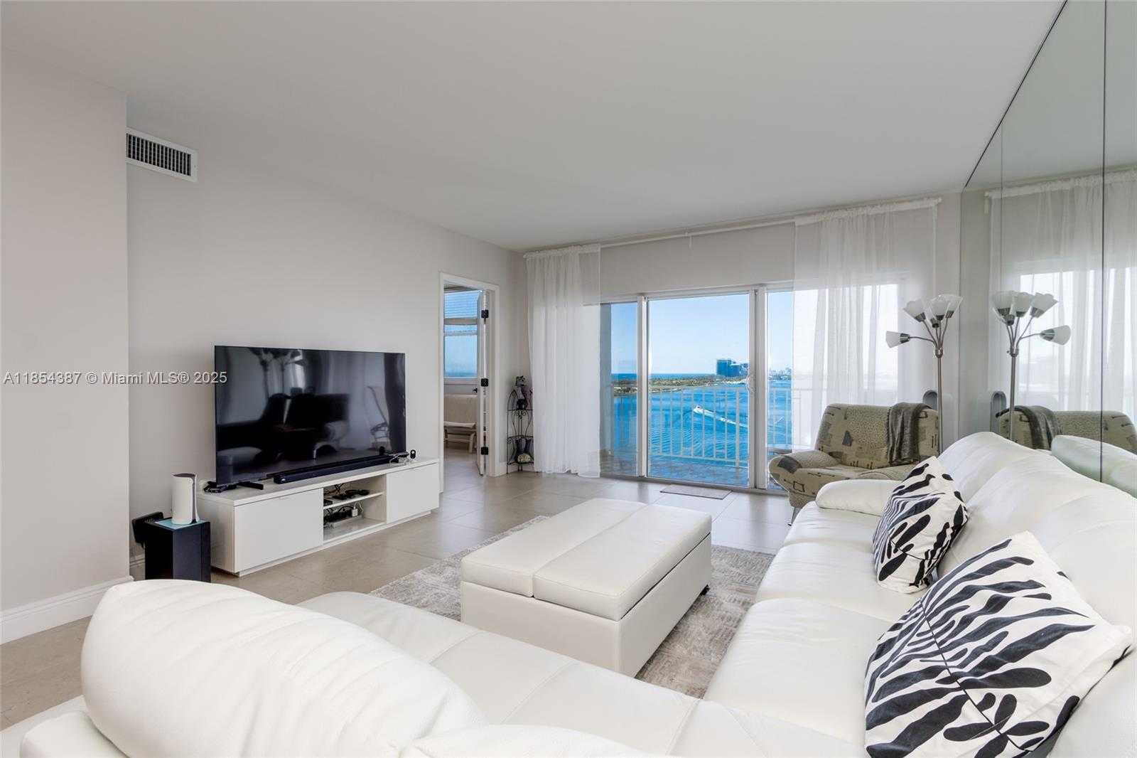 Small Image of 500 BAYVIEW DR #1220, Sunny Isles Beach Number 20
