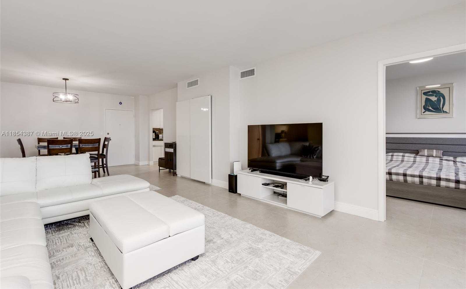 Small Image of 500 BAYVIEW DR #1220, Sunny Isles Beach Number 23