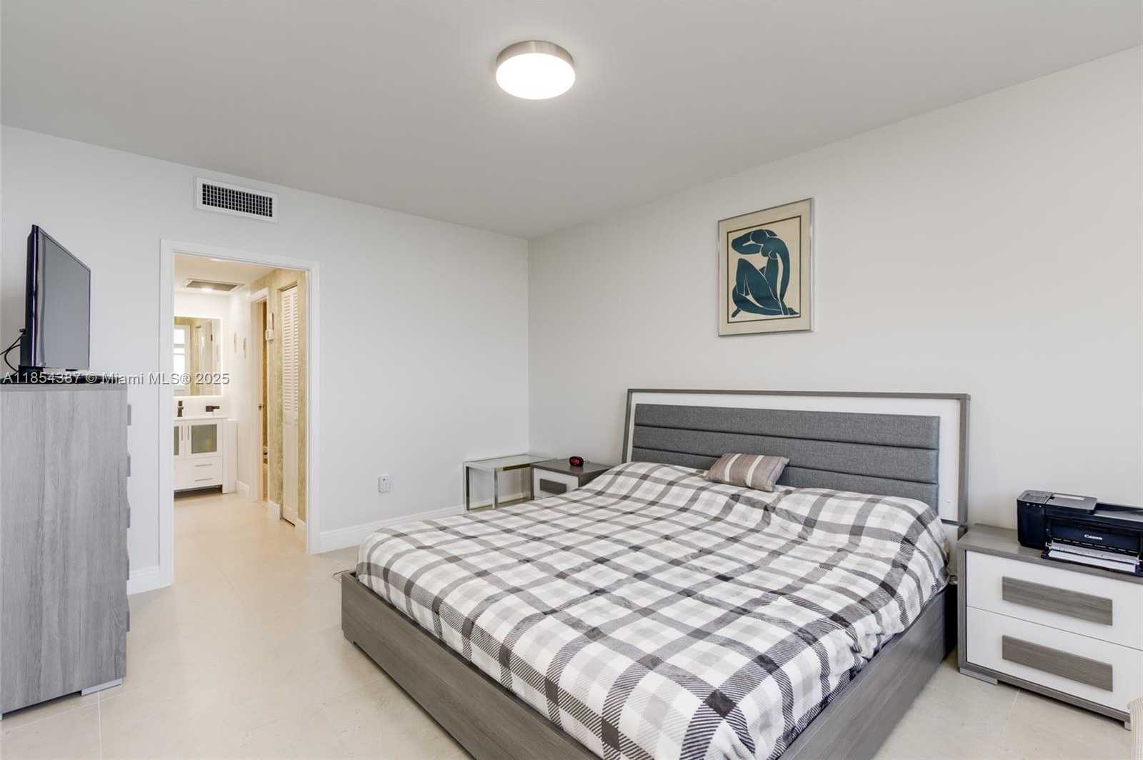 Small Image of 500 BAYVIEW DR #1220, Sunny Isles Beach Number 24