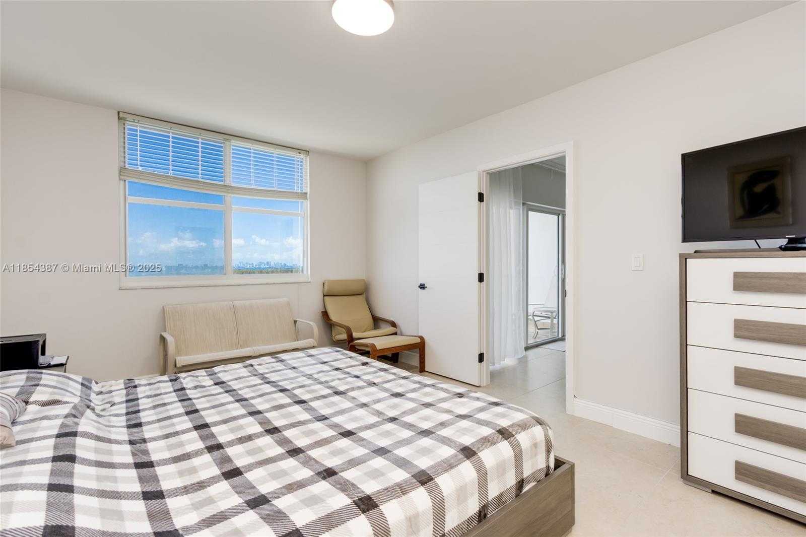 Small Image of 500 BAYVIEW DR #1220, Sunny Isles Beach Number 27