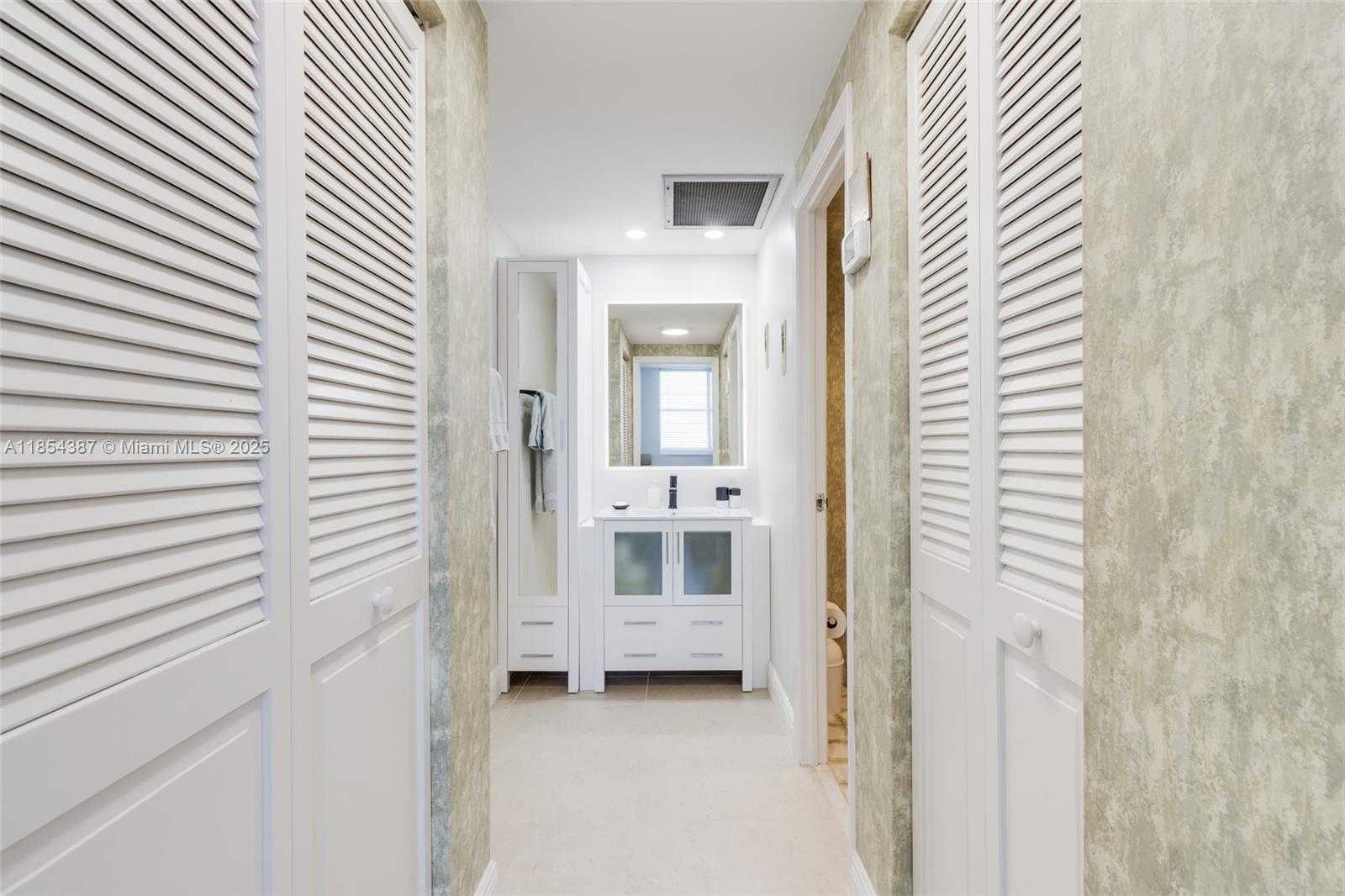 Small Image of 500 BAYVIEW DR #1220, Sunny Isles Beach Number 28