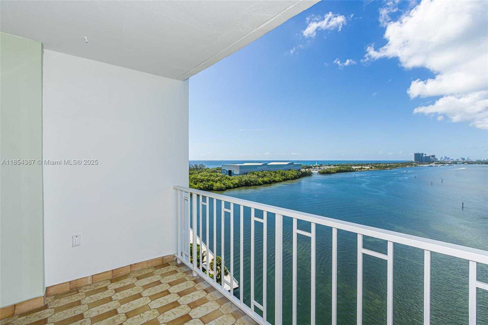 Small Image of 500 BAYVIEW DR #1220, Sunny Isles Beach Number 3