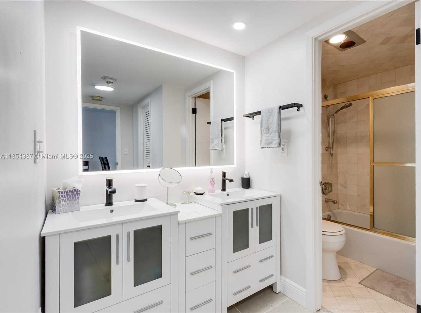 Small Image of 500 BAYVIEW DR #1220, Sunny Isles Beach Number 32