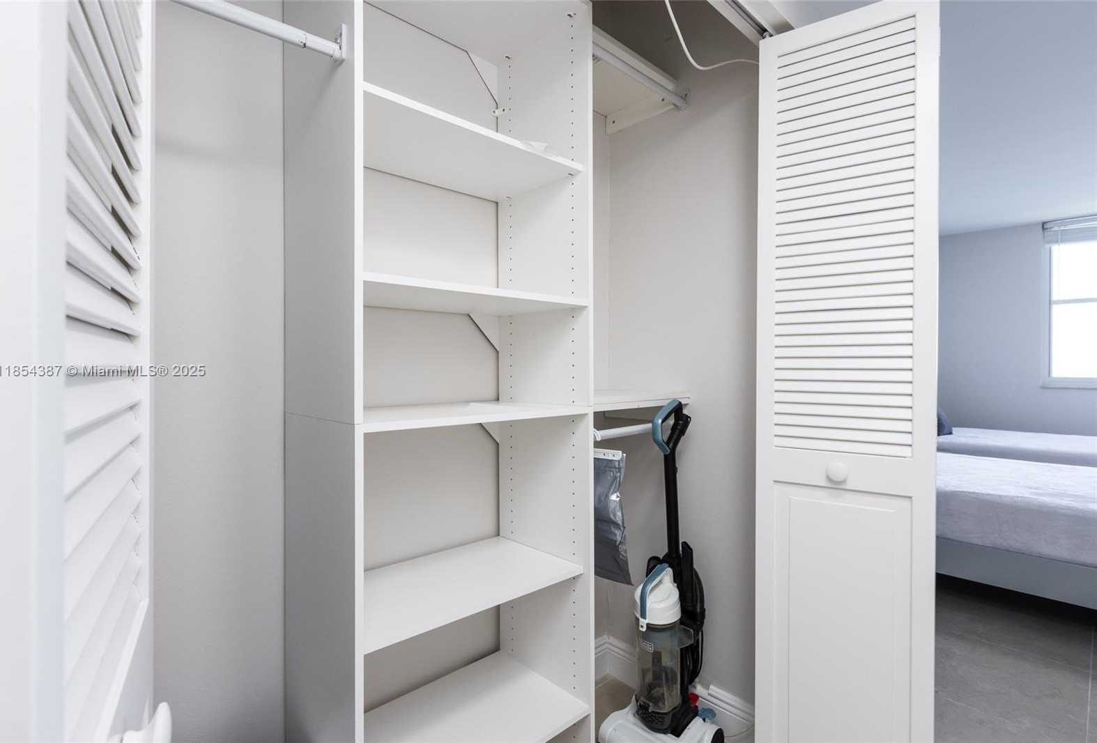 Small Image of 500 BAYVIEW DR #1220, Sunny Isles Beach Number 34