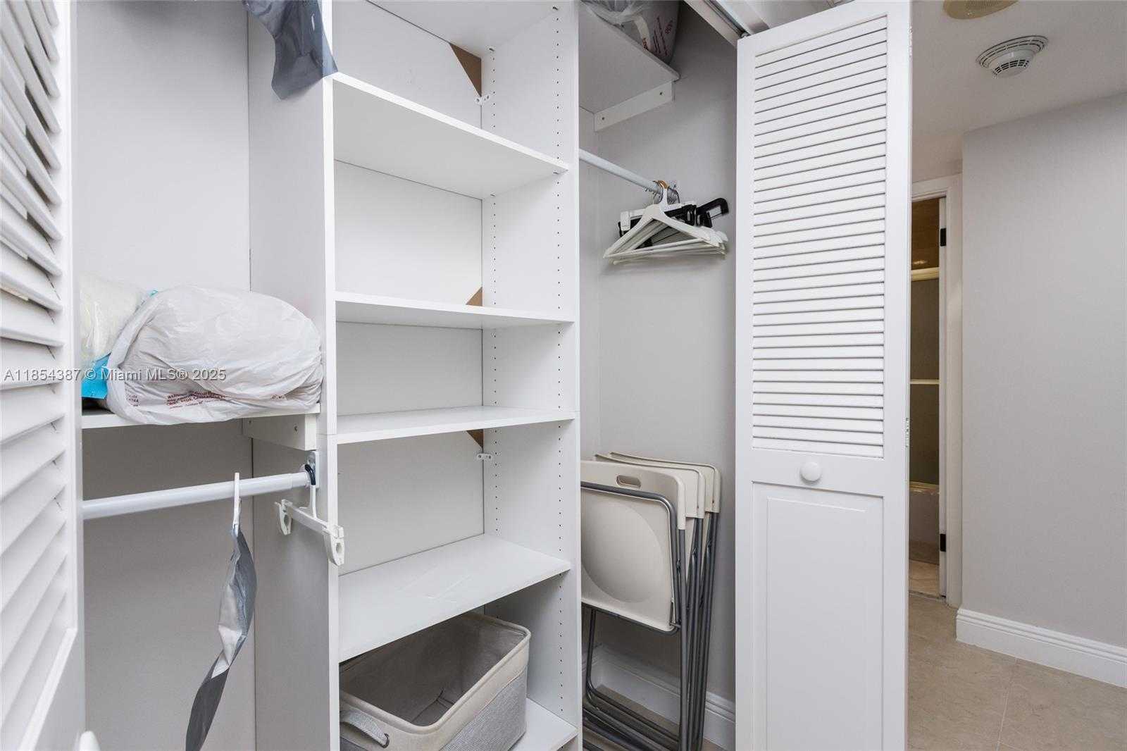 Small Image of 500 BAYVIEW DR #1220, Sunny Isles Beach Number 35