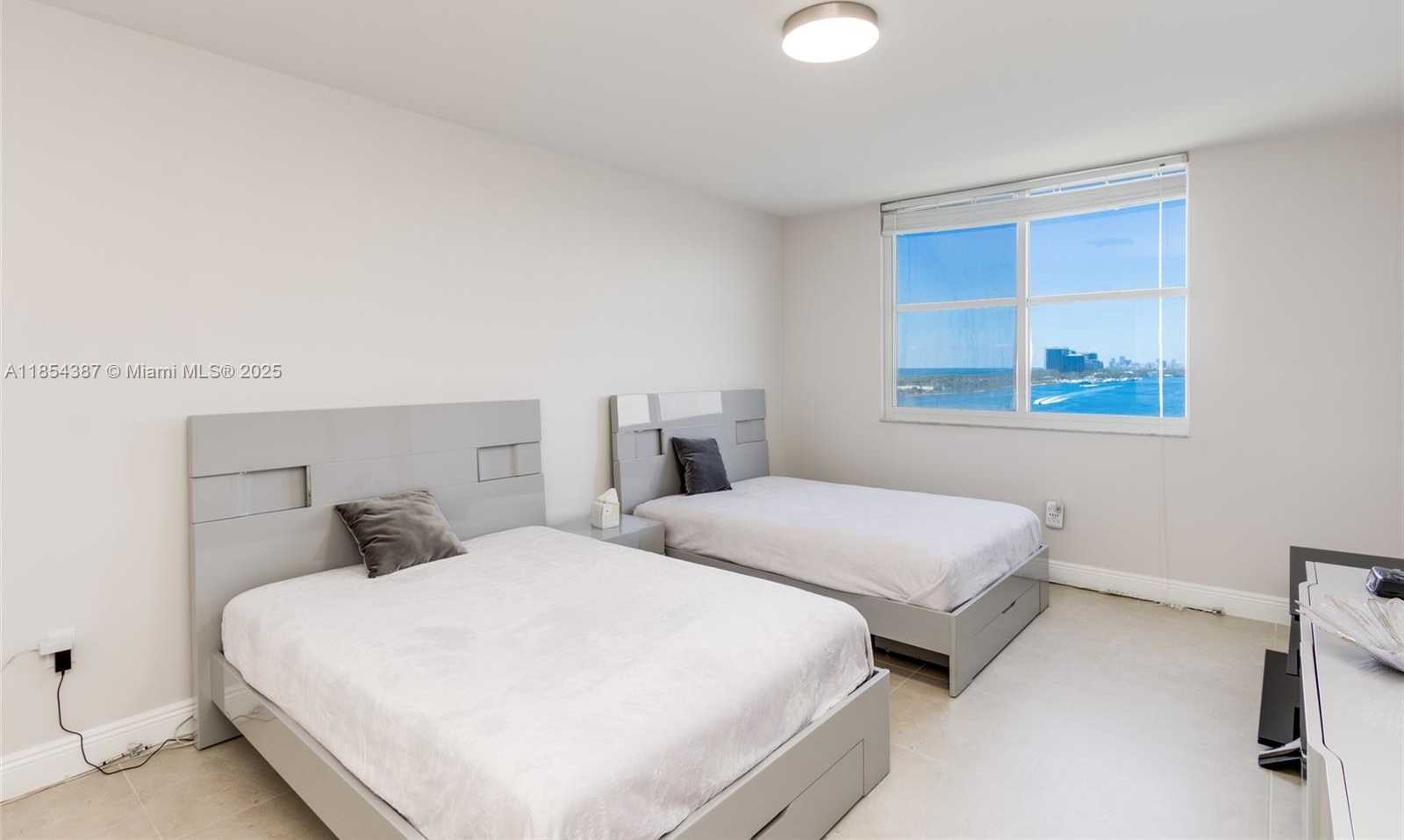 Small Image of 500 BAYVIEW DR #1220, Sunny Isles Beach Number 37