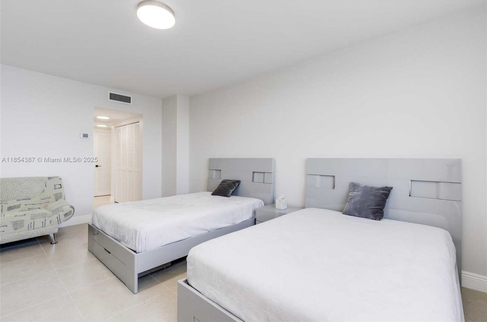Small Image of 500 BAYVIEW DR #1220, Sunny Isles Beach Number 38