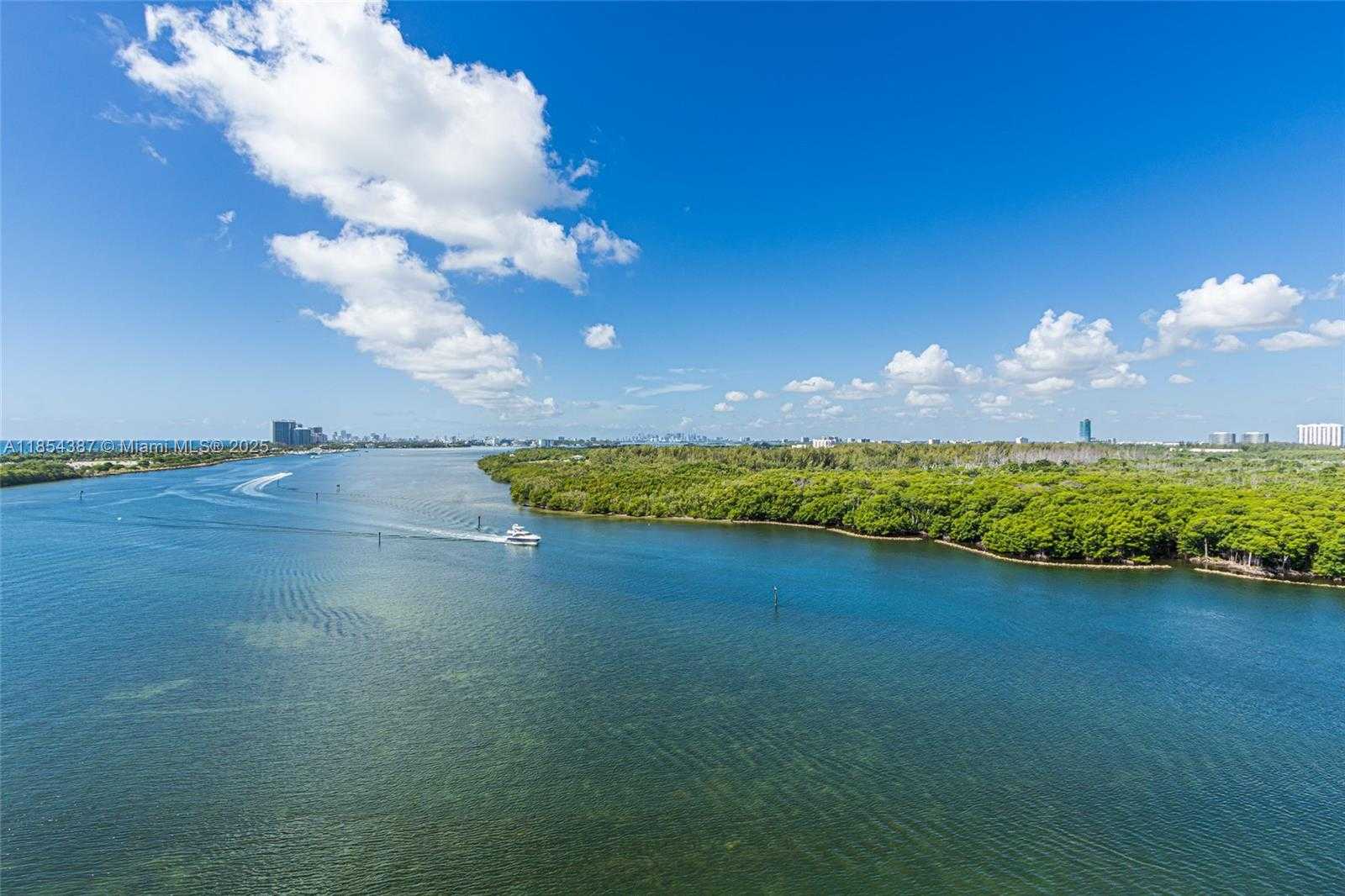 Small Image of 500 BAYVIEW DR #1220, Sunny Isles Beach Number 8
