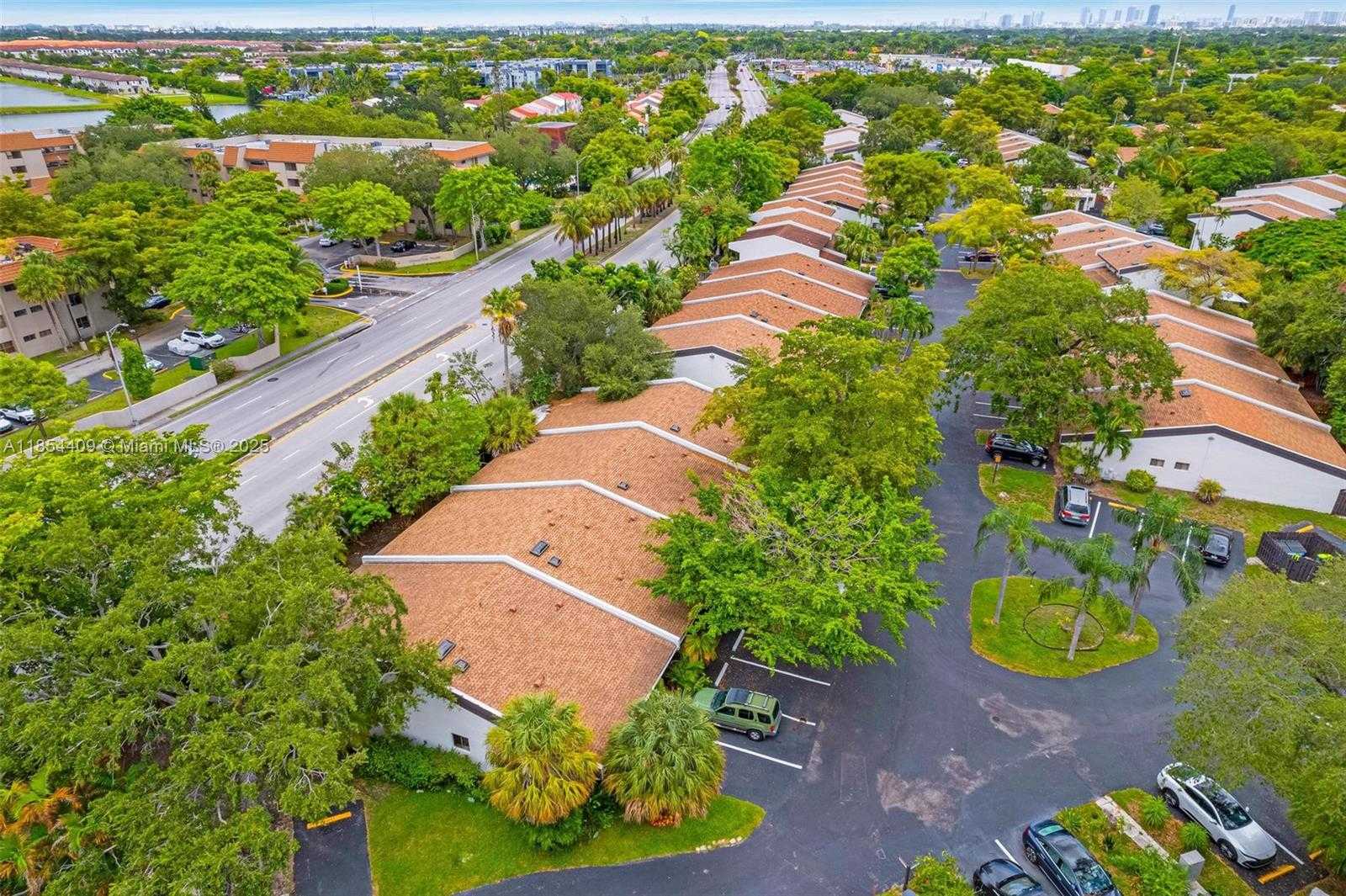 Small Image of 19932 NORTH EAST 5TH CT #2H, Miami Number 2