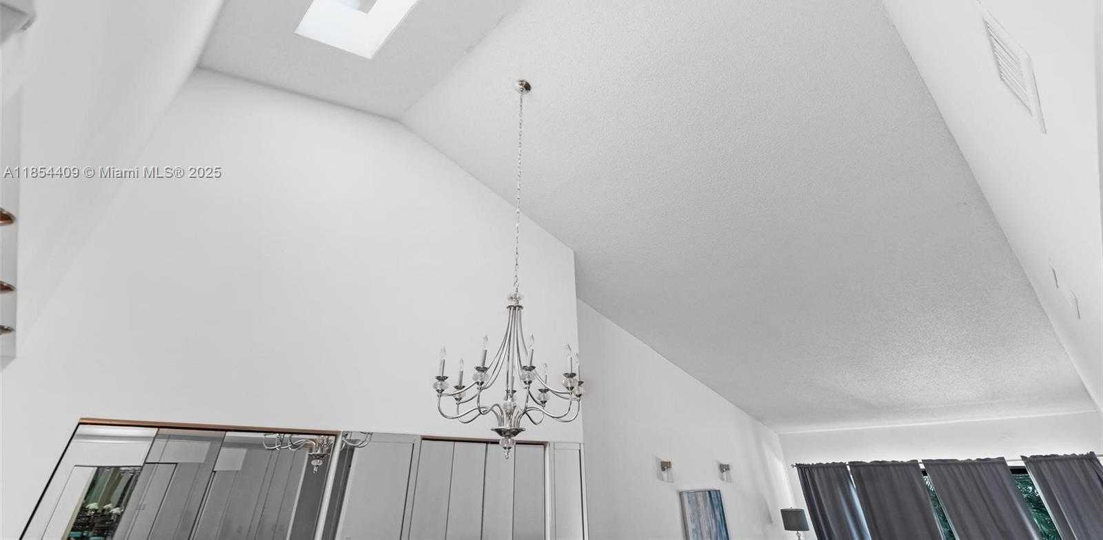 Small Image of 19932 NORTH EAST 5TH CT #2H, Miami Number 32
