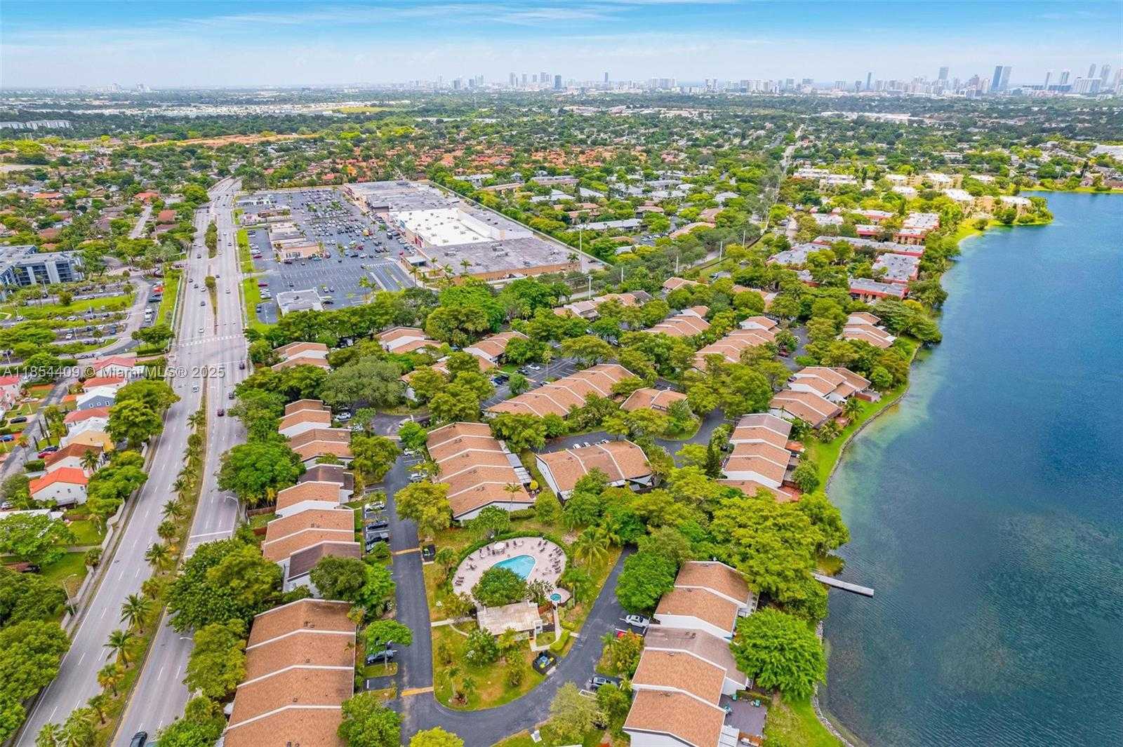 Small Image of 19932 NORTH EAST 5TH CT #2H, Miami Number 34