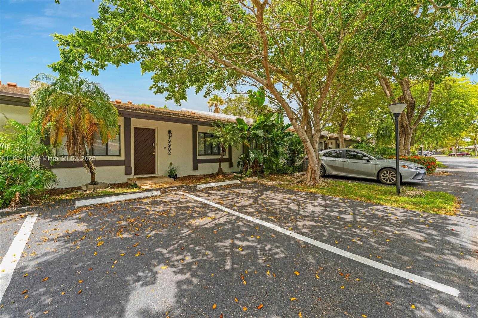 Small Image of 19932 NORTH EAST 5TH CT #2H, Miami Number 38