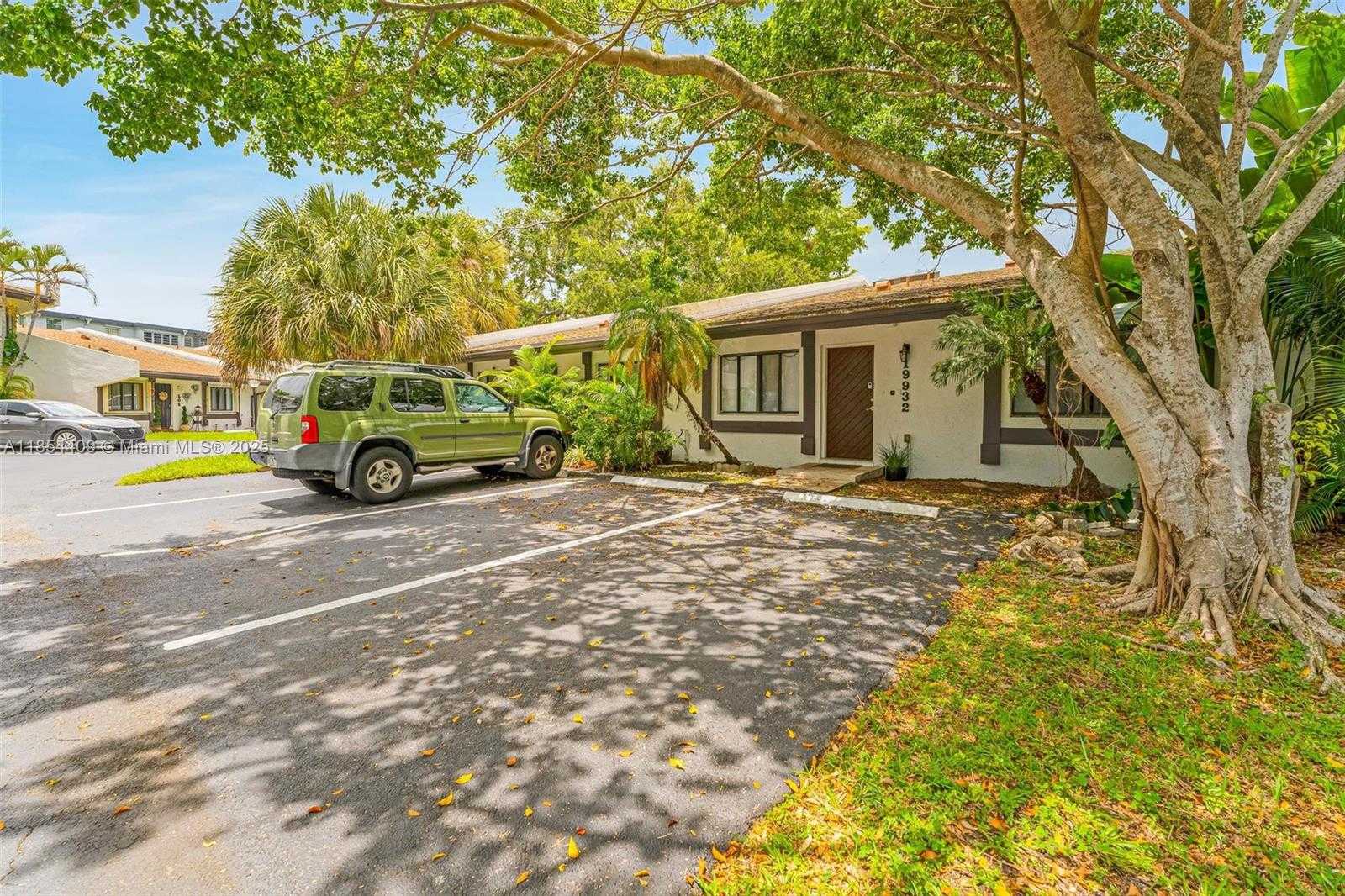 Small Image of 19932 NORTH EAST 5TH CT #2H, Miami Number 39