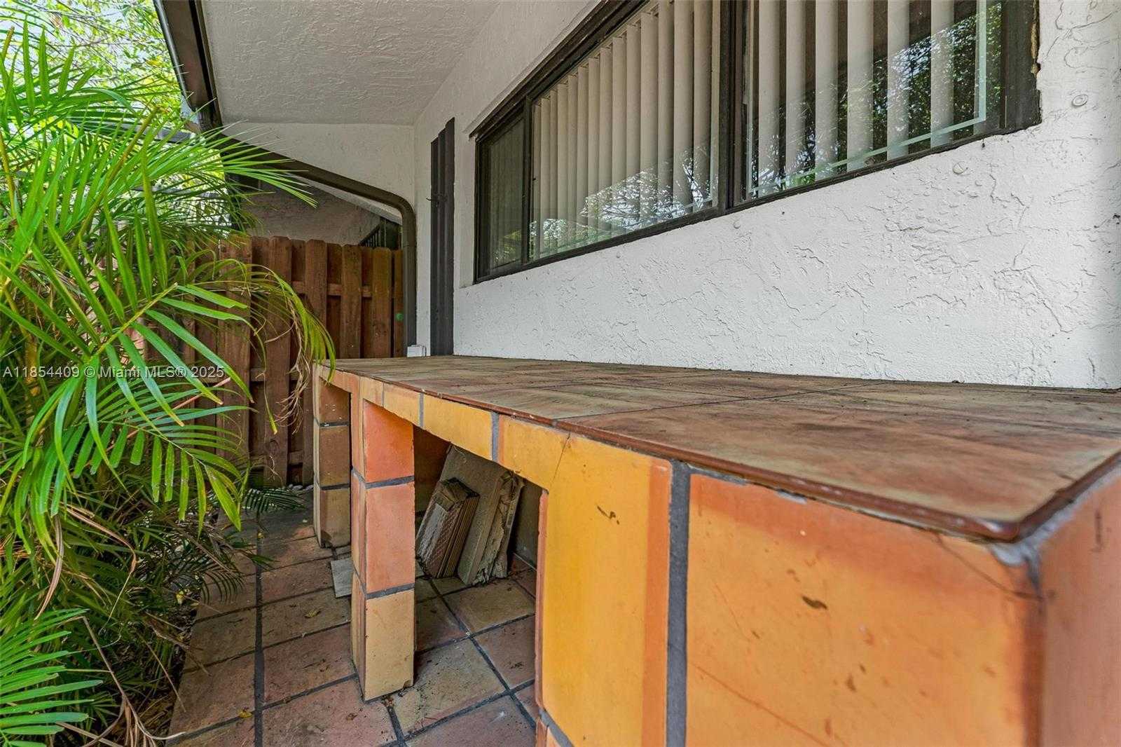 Small Image of 19932 NORTH EAST 5TH CT #2H, Miami Number 44