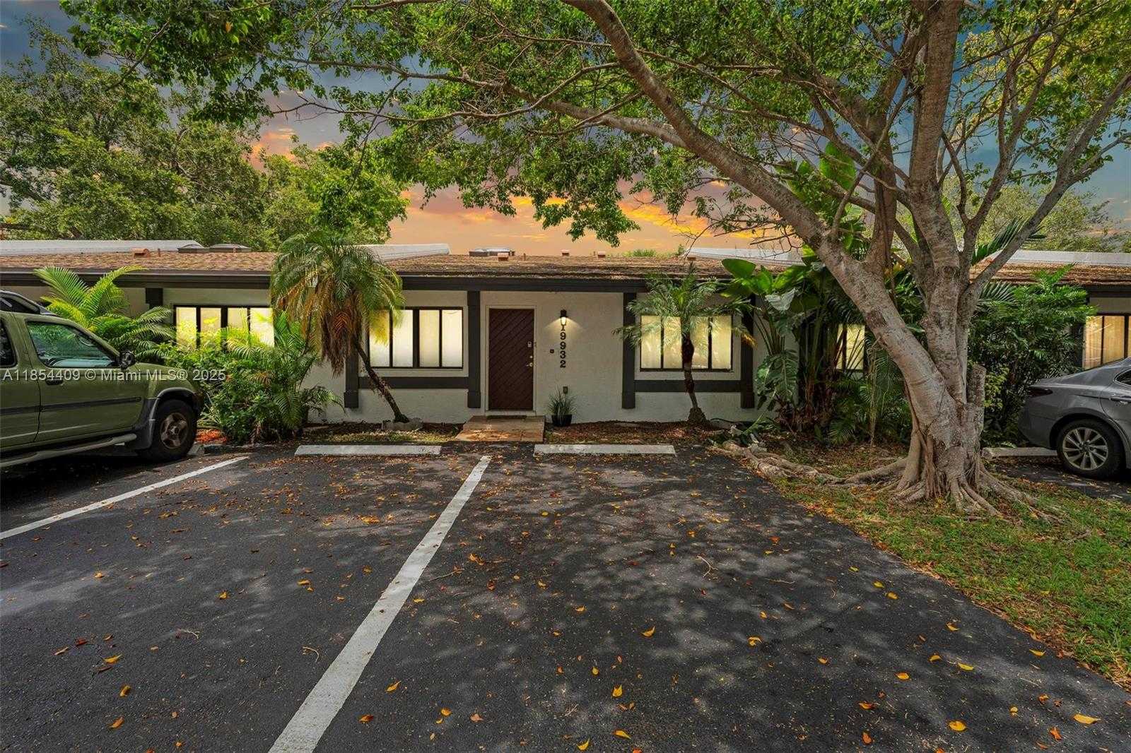Small Image of 19932 NORTH EAST 5TH CT #2H, Miami Number 45
