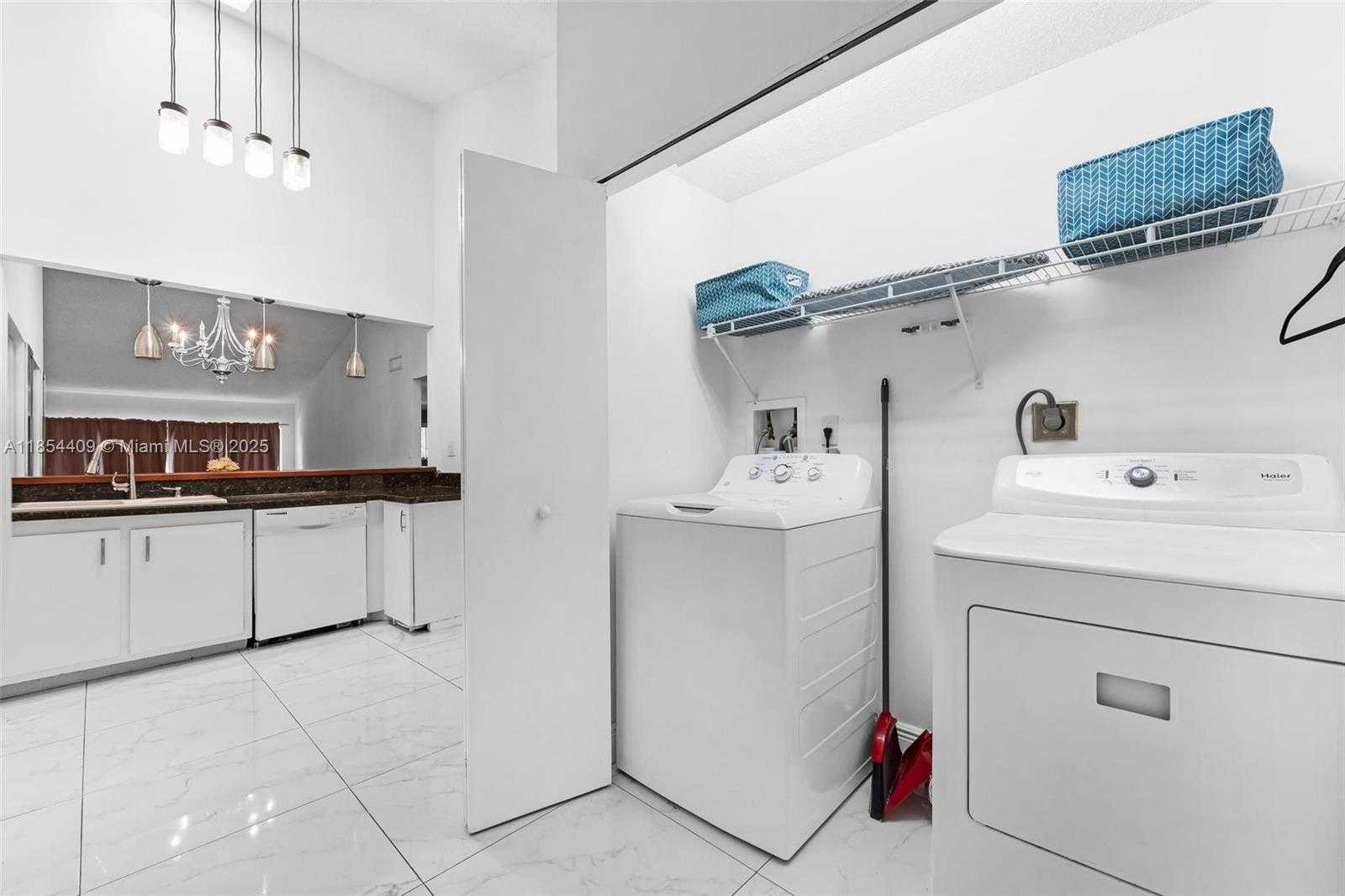 Small Image of 19932 NORTH EAST 5TH CT #2H, Miami Number 8