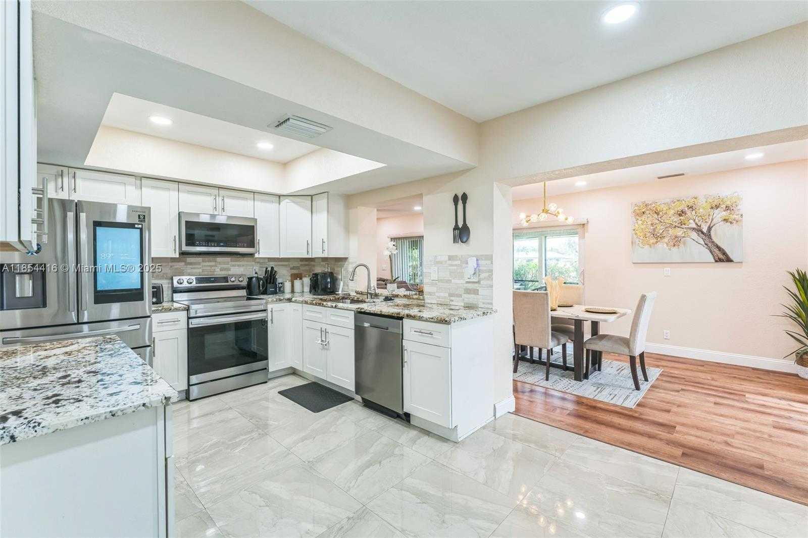 Small Image of 5706 SOUTH TRAVELERS PALM LN, Tamarac Number 3