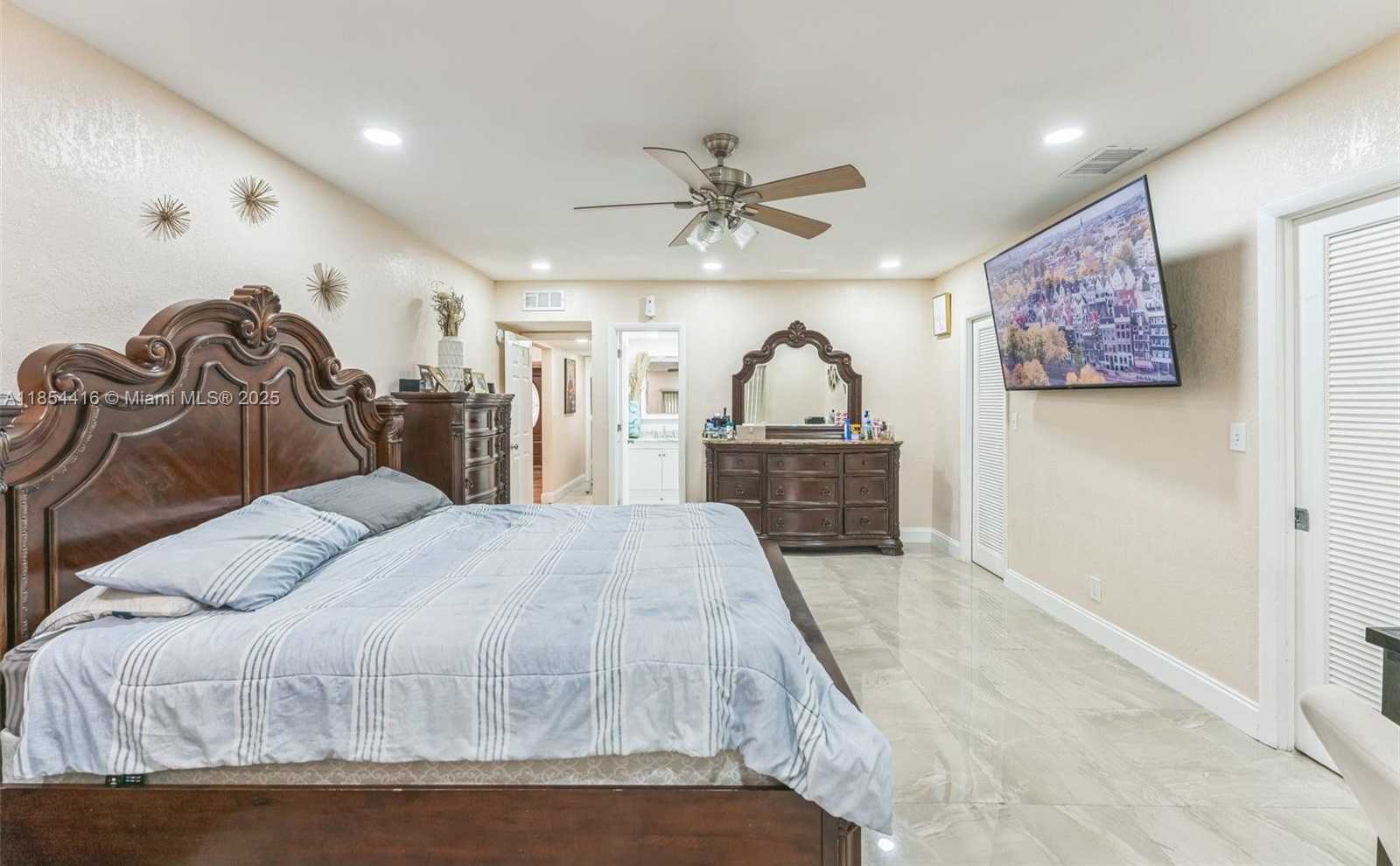 Small Image of 5706 SOUTH TRAVELERS PALM LN, Tamarac Number 7