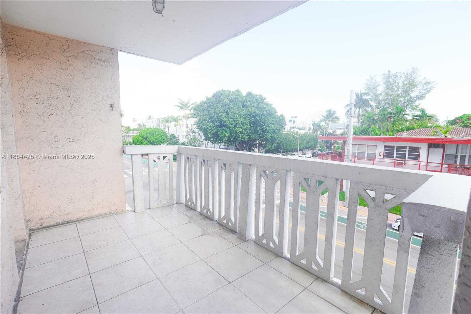 Small Image of 1575 EUCLID AVE #302, Miami Beach Number 11