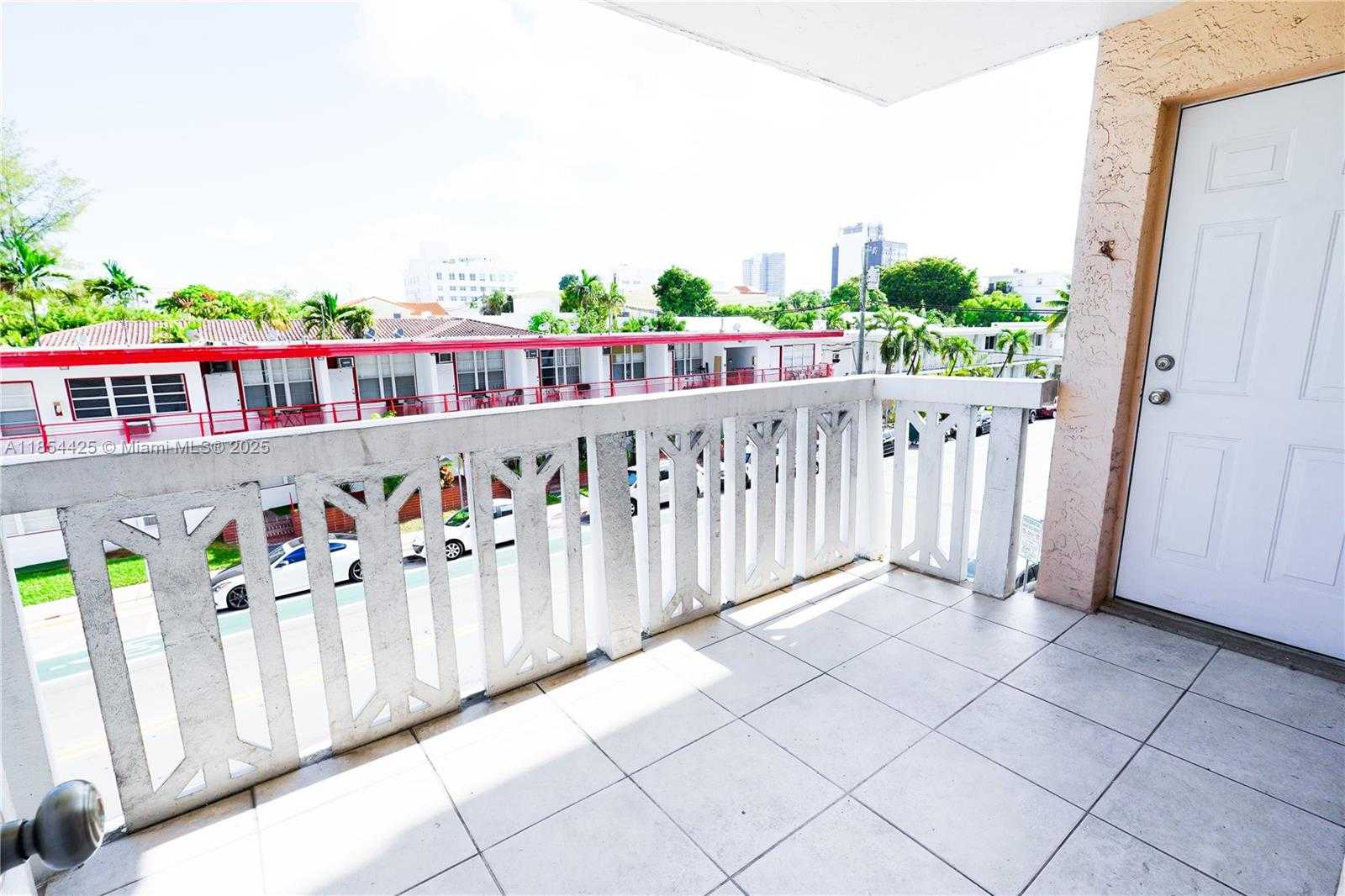 Small Image of 1575 EUCLID AVE #302, Miami Beach Number 12