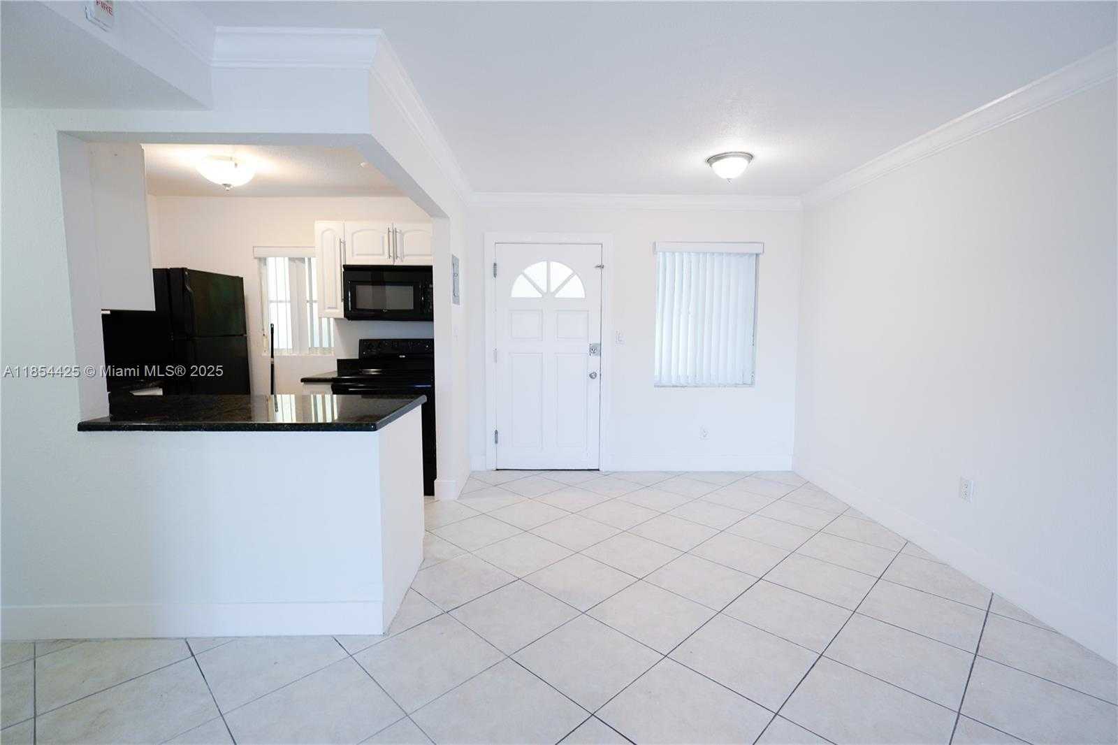 Small Image of 1575 EUCLID AVE #302, Miami Beach Number 2