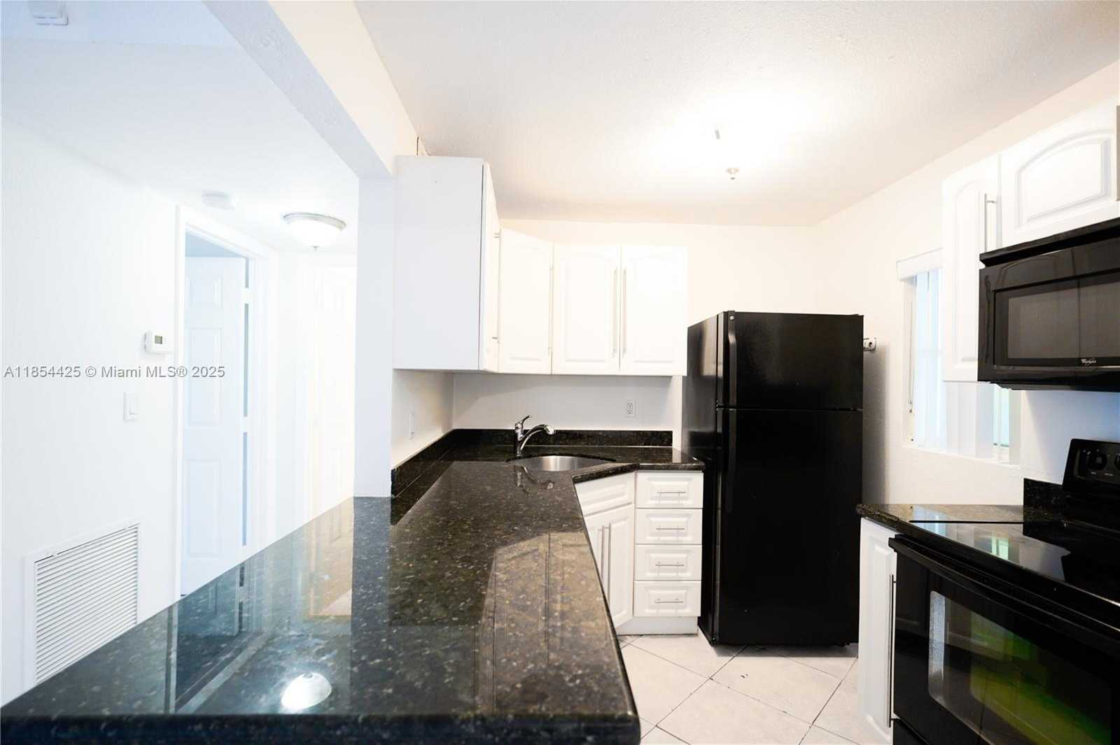 Small Image of 1575 EUCLID AVE #302, Miami Beach Number 3