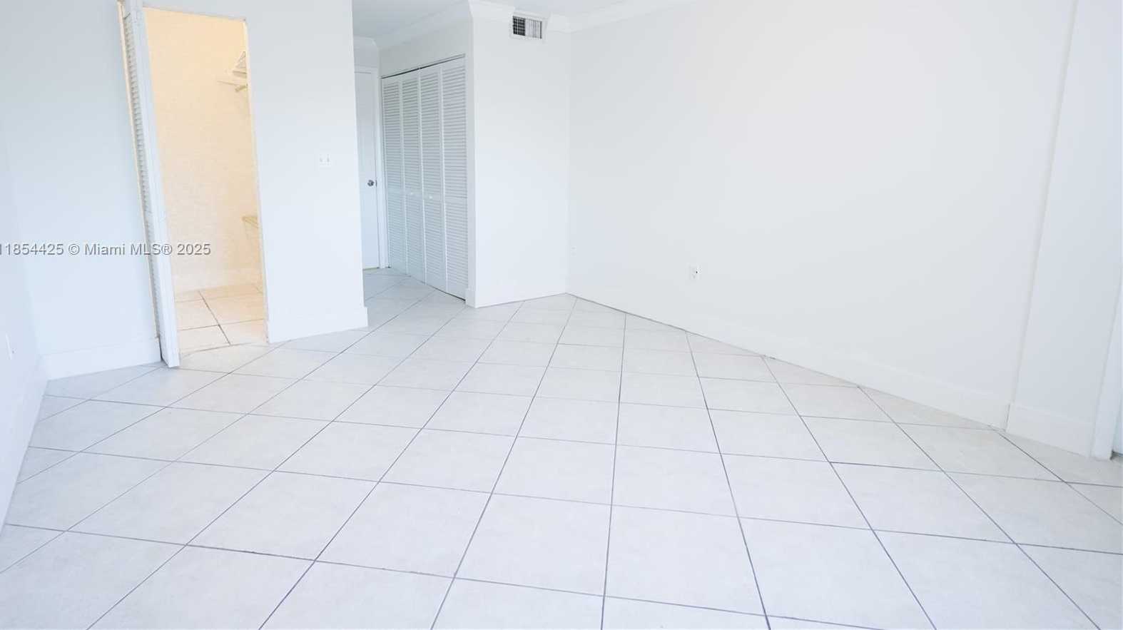 Small Image of 1575 EUCLID AVE #302, Miami Beach Number 5