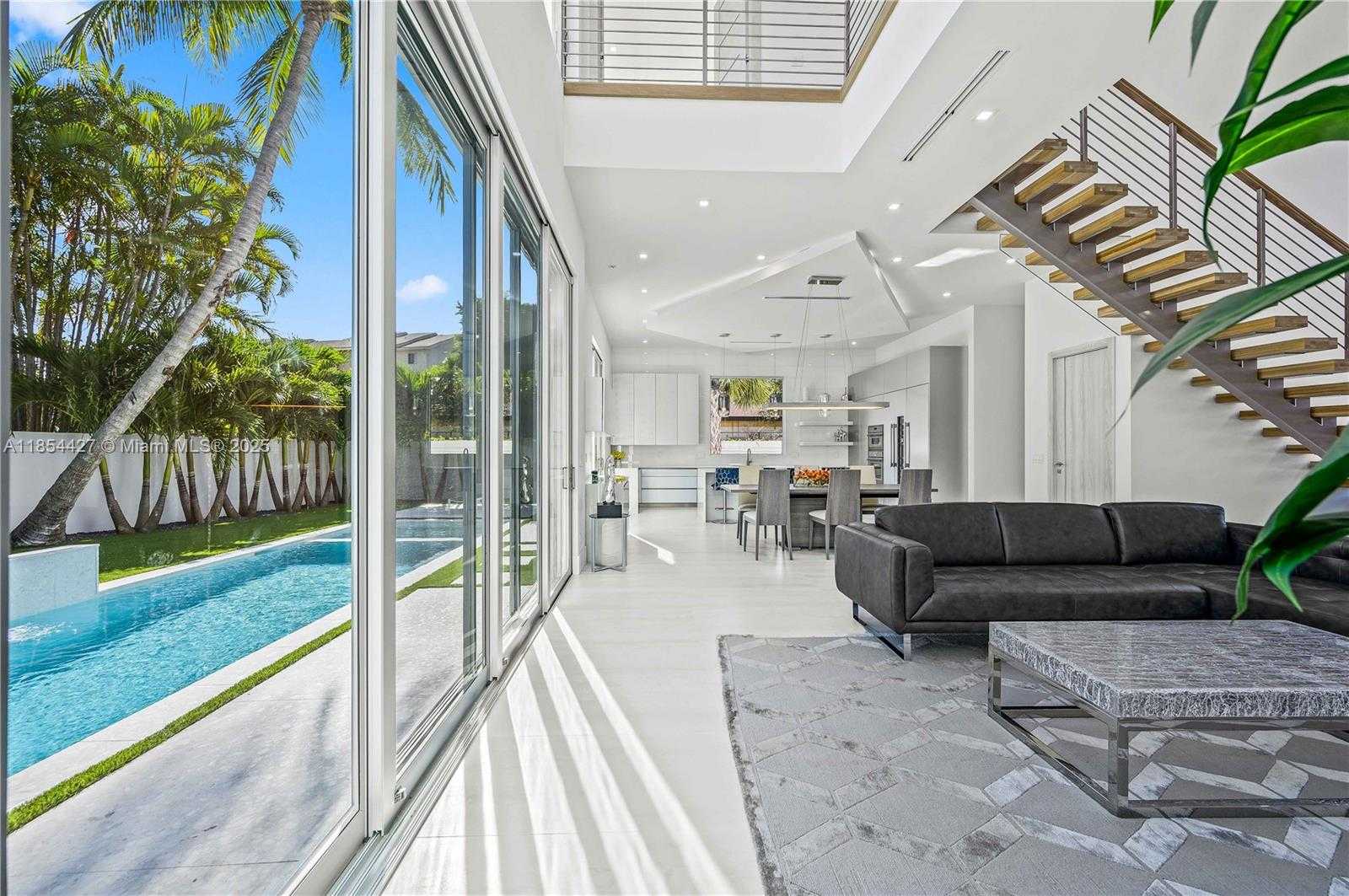 Small Image of 2628 MARCINSKI RD, Jupiter Number 7