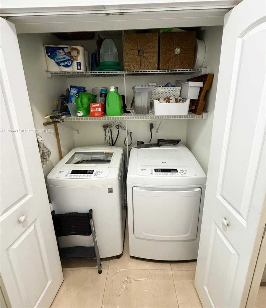 Small Image of 19231 NORTH WEST 67TH PL, Hialeah Number 10