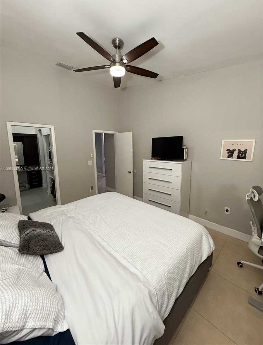 Small Image of 19231 NORTH WEST 67TH PL, Hialeah Number 12