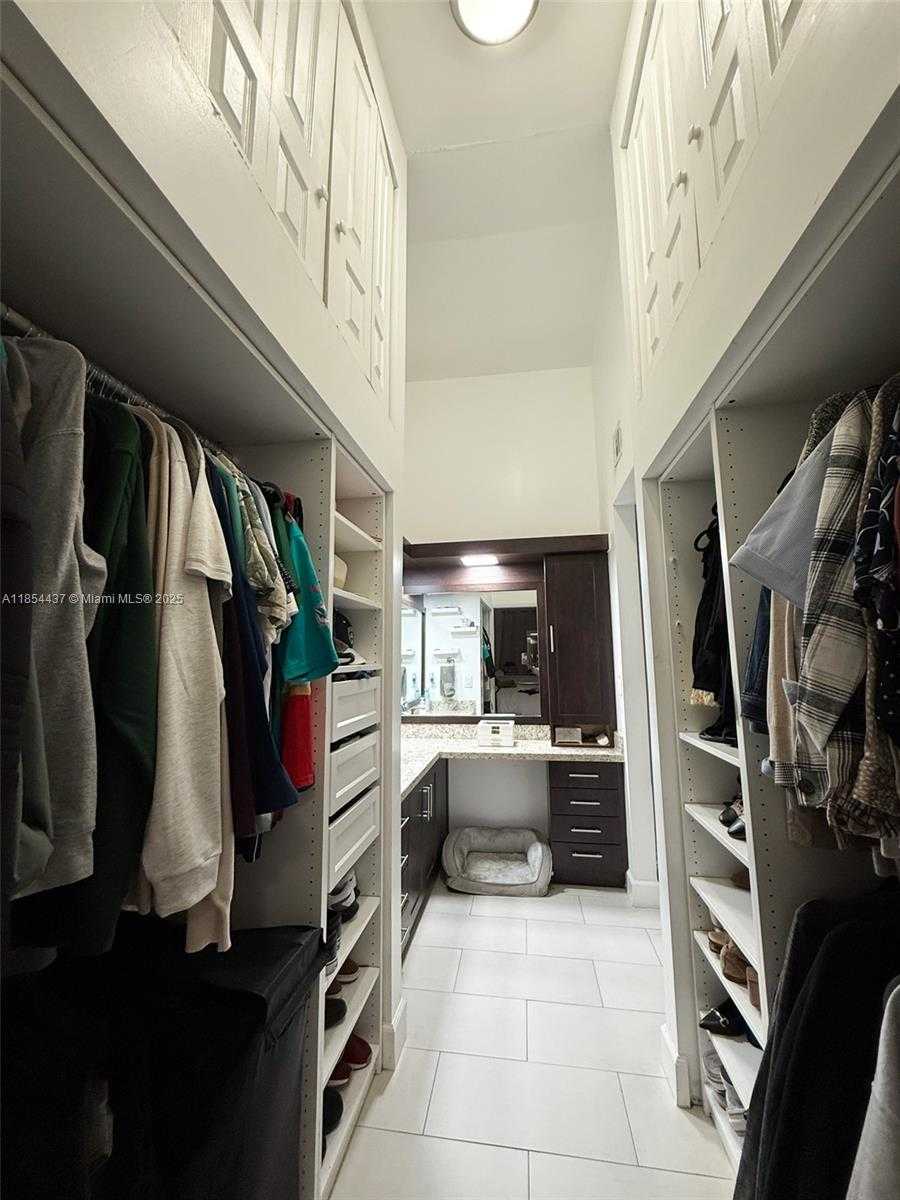Small Image of 19231 NORTH WEST 67TH PL, Hialeah Number 14