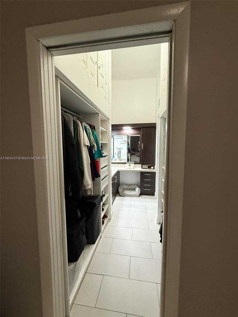 Small Image of 19231 NORTH WEST 67TH PL, Hialeah Number 15