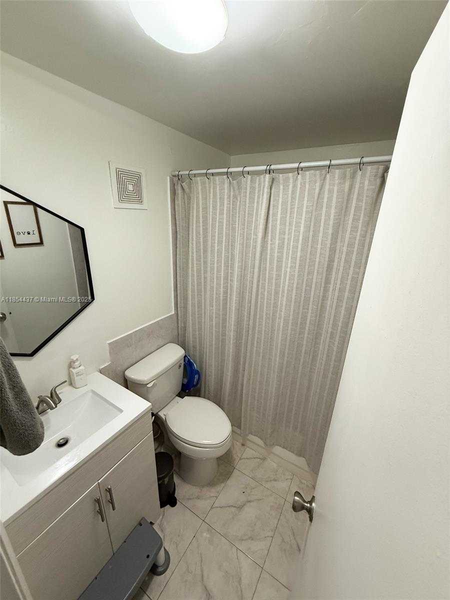 Small Image of 19231 NORTH WEST 67TH PL, Hialeah Number 18
