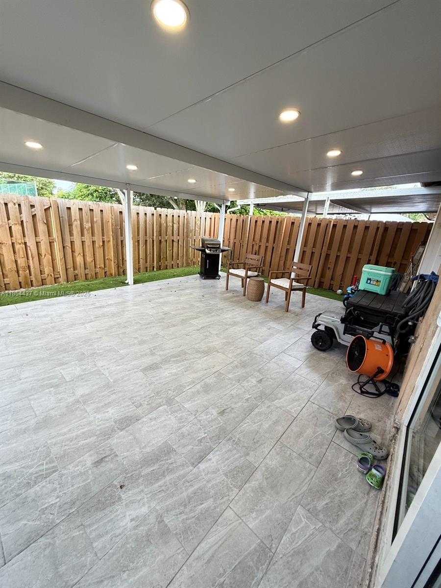 Small Image of 19231 NORTH WEST 67TH PL, Hialeah Number 20