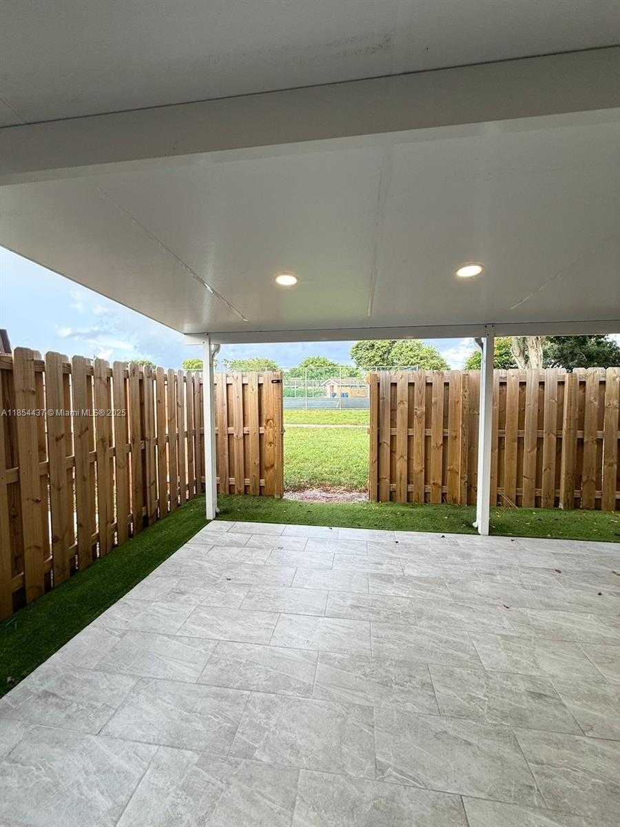 Small Image of 19231 NORTH WEST 67TH PL, Hialeah Number 21