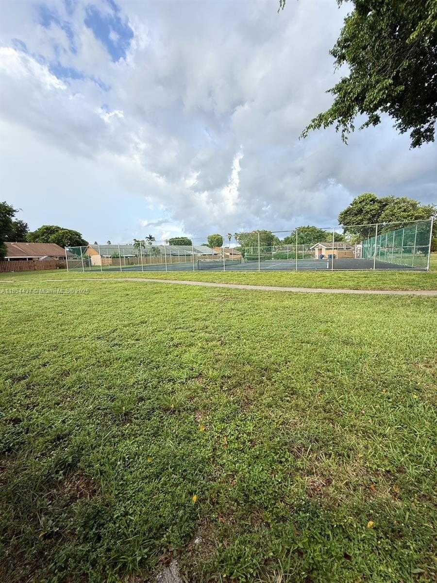Small Image of 19231 NORTH WEST 67TH PL, Hialeah Number 22