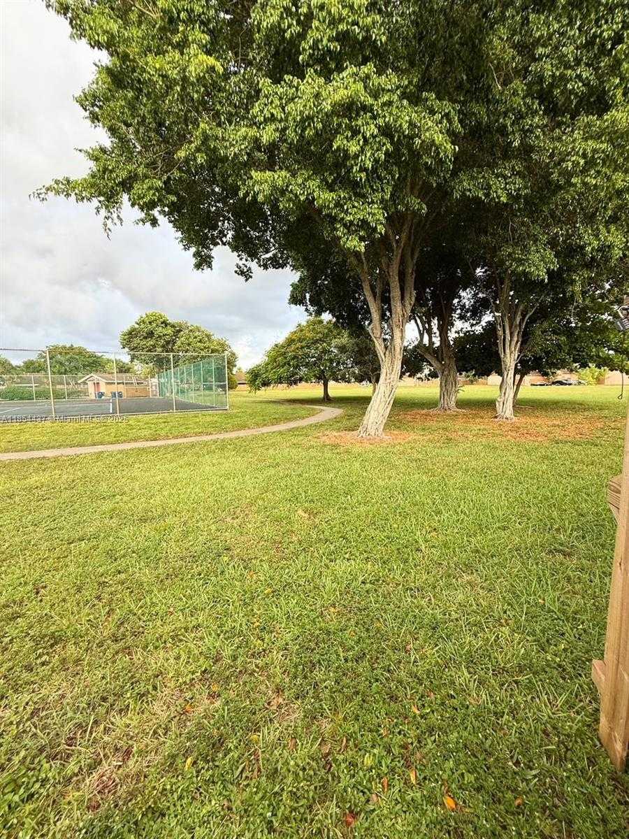 Small Image of 19231 NORTH WEST 67TH PL, Hialeah Number 23