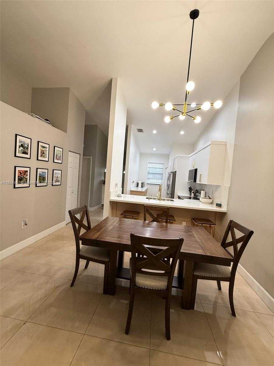 Small Image of 19231 NORTH WEST 67TH PL, Hialeah Number 7
