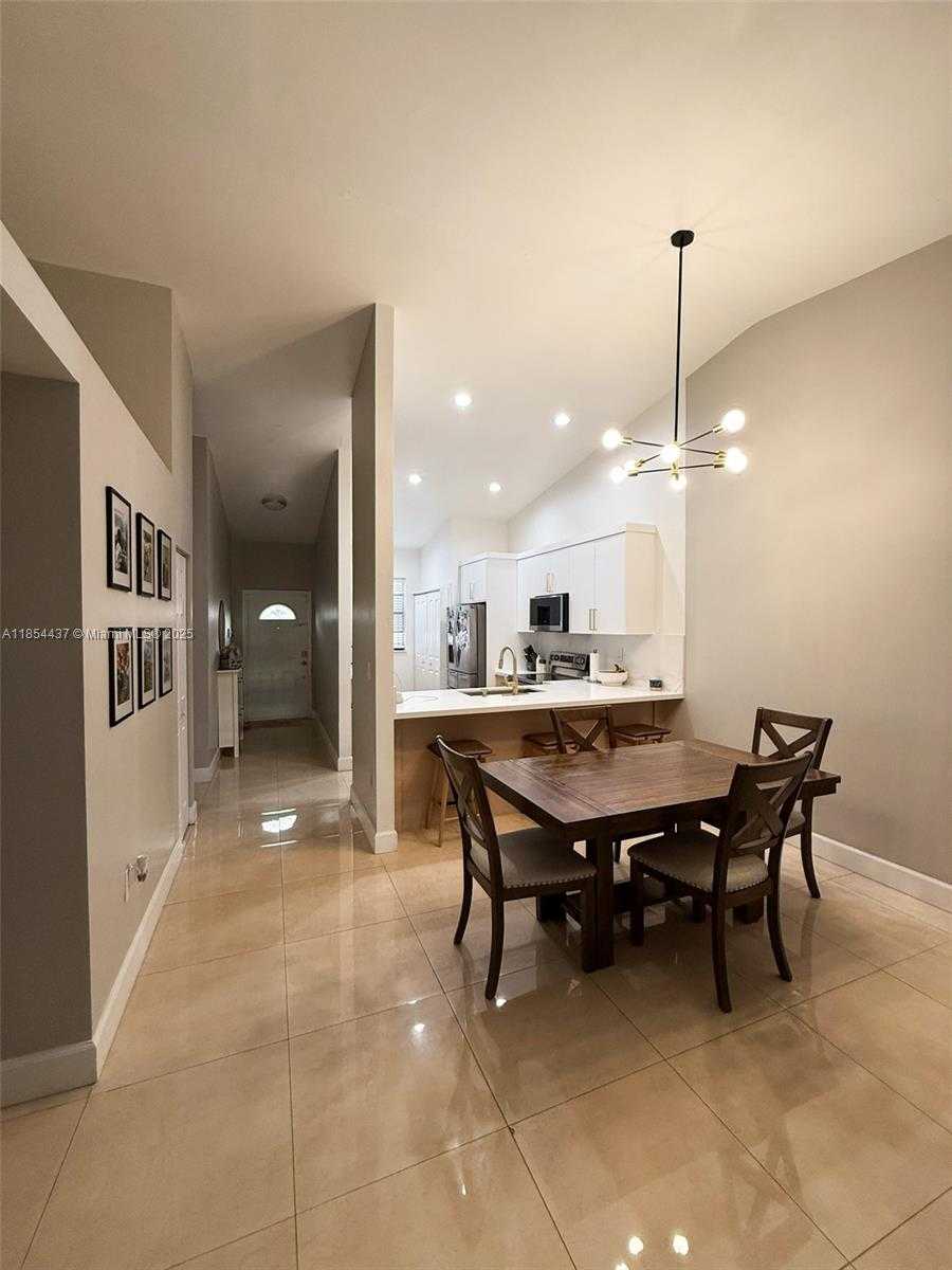 Small Image of 19231 NORTH WEST 67TH PL, Hialeah Number 9
