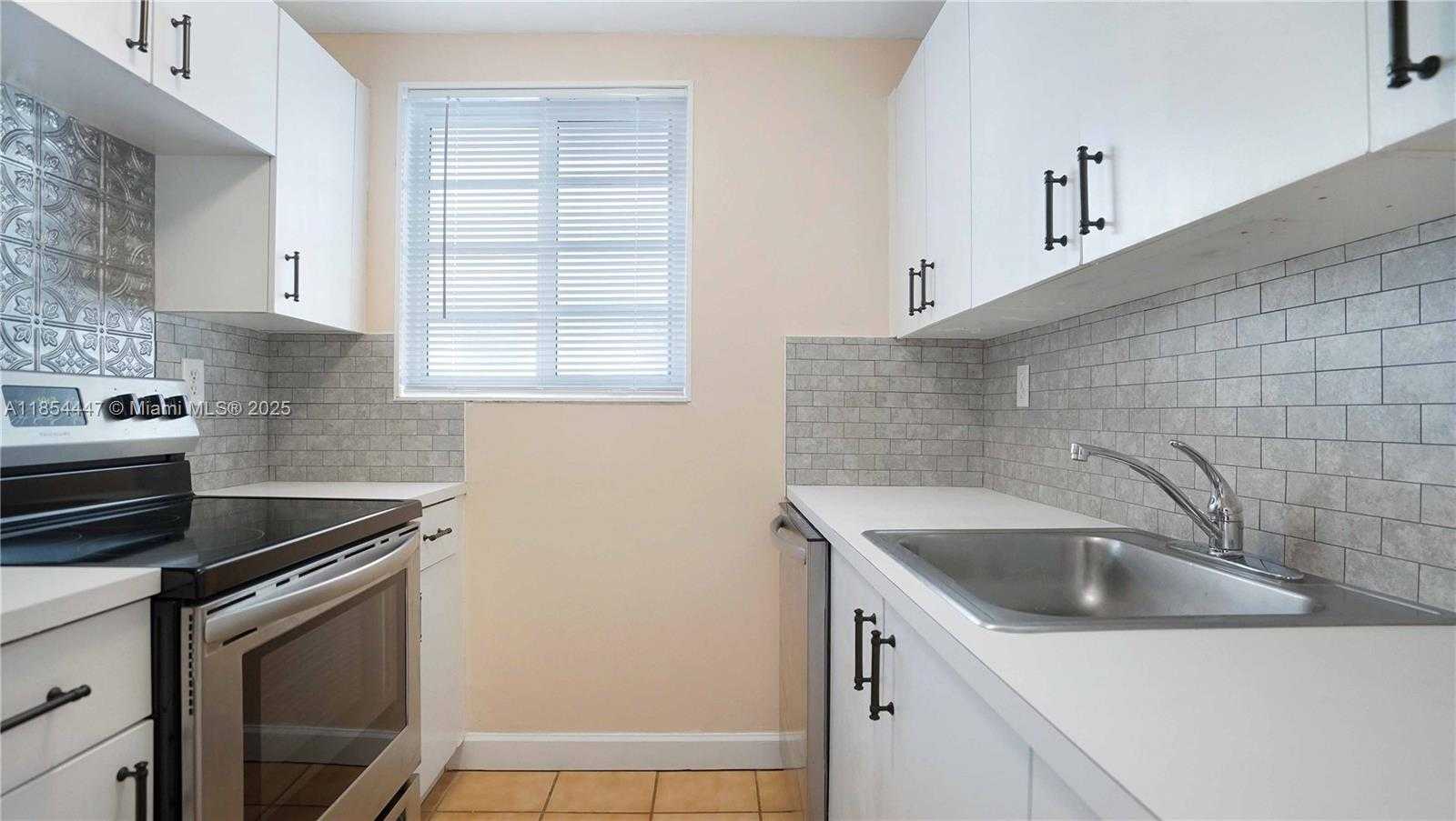 Small Image of 540 15TH ST #203, Miami Beach Number 2