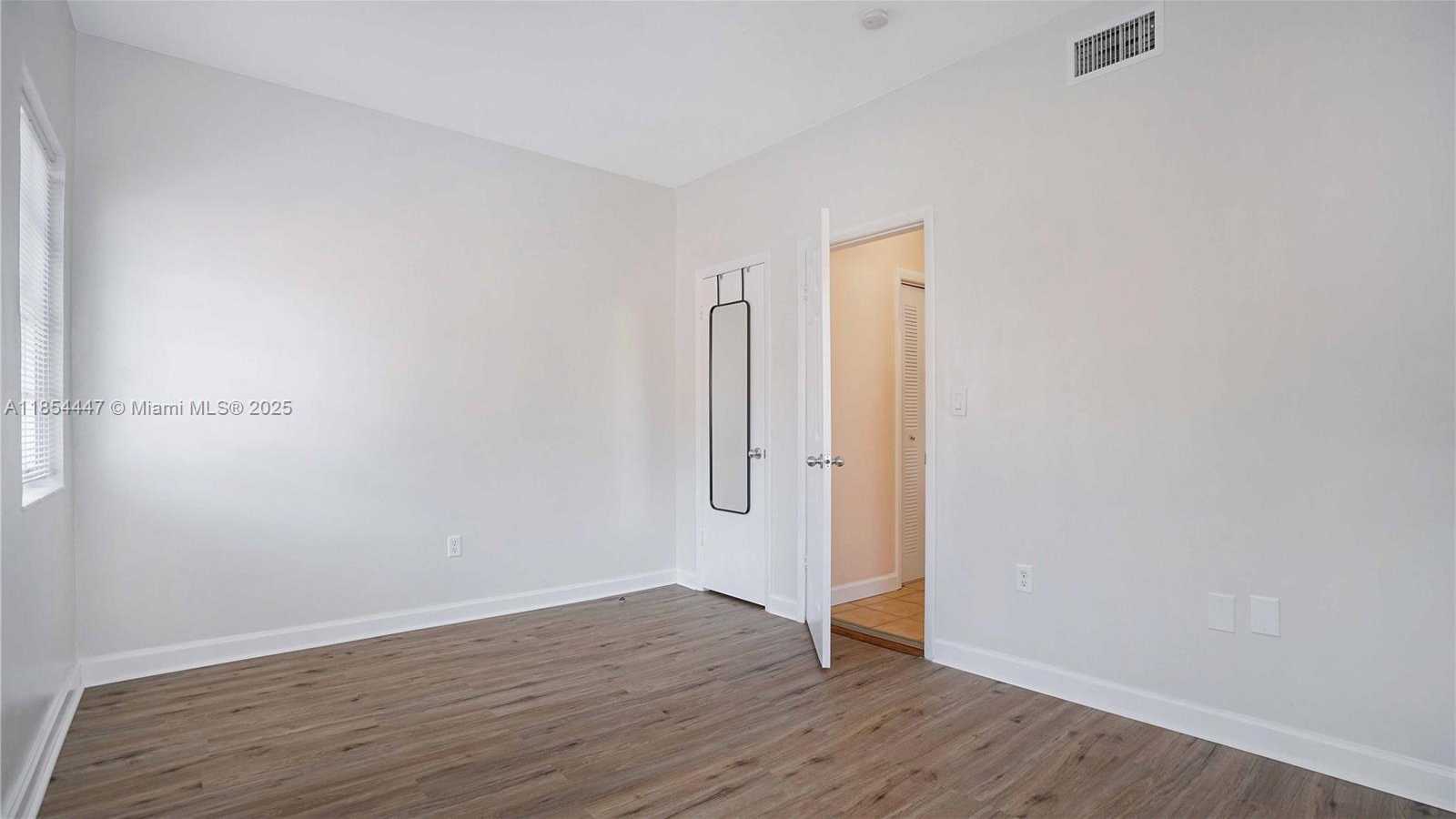 Small Image of 540 15TH ST #203, Miami Beach Number 24