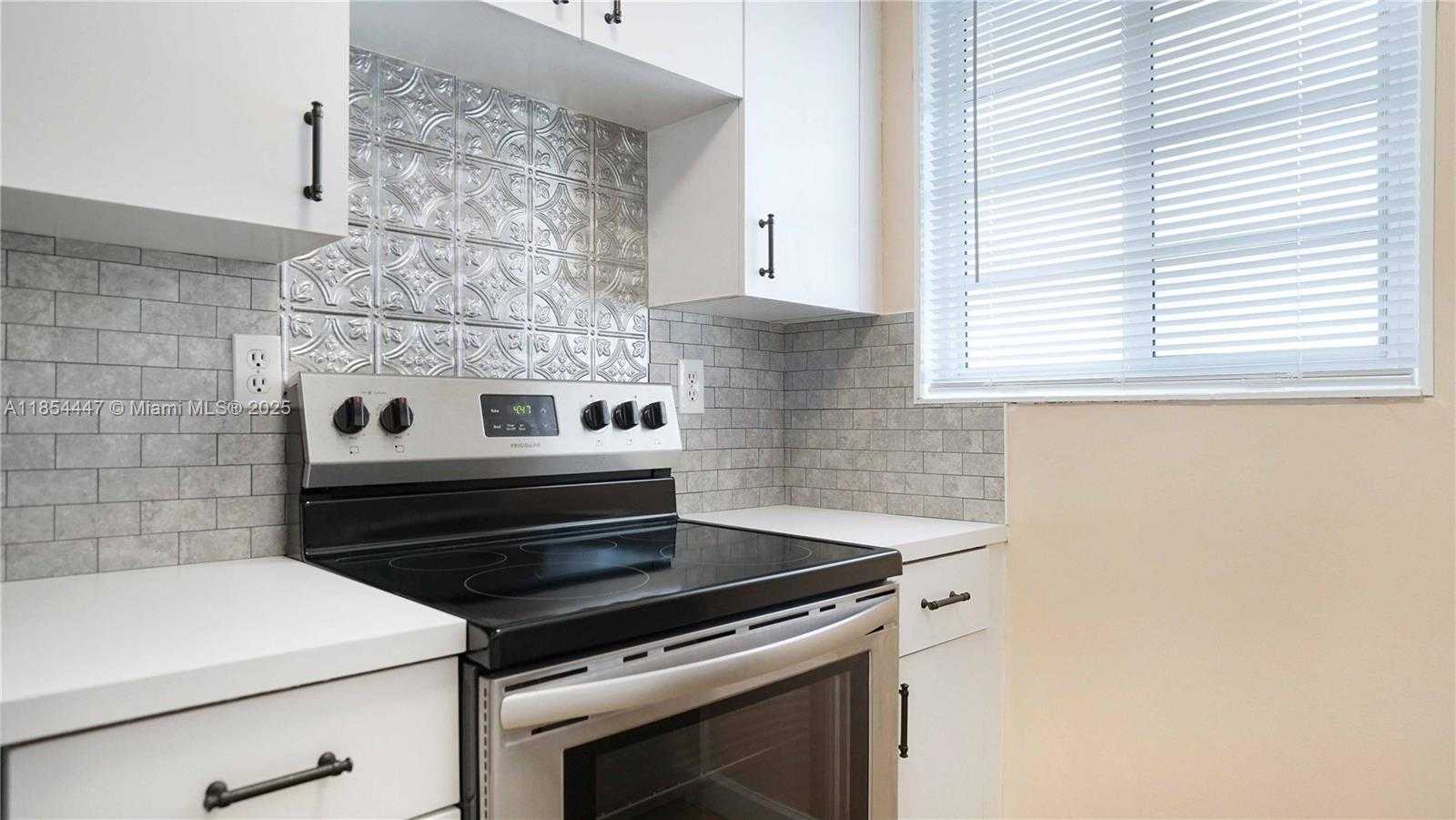 Small Image of 540 15TH ST #203, Miami Beach Number 3