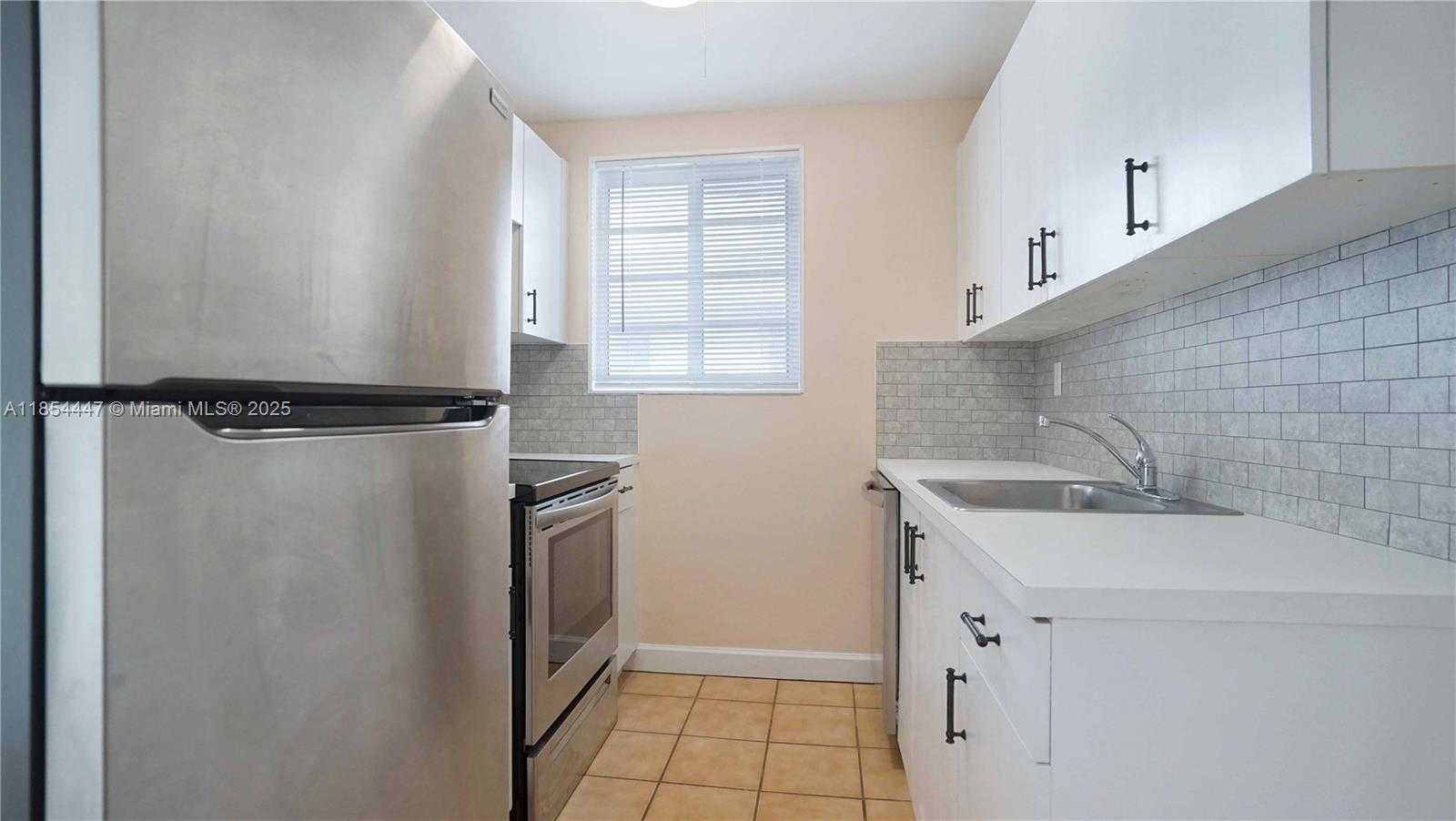 Small Image of 540 15TH ST #203, Miami Beach Number 4