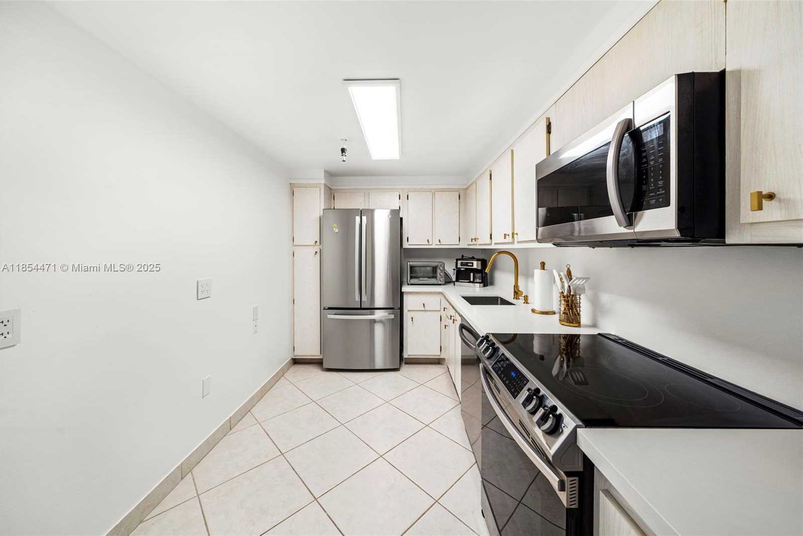 Small Image of 20505 EAST COUNTRY CLUB DR #736, Aventura Number 11
