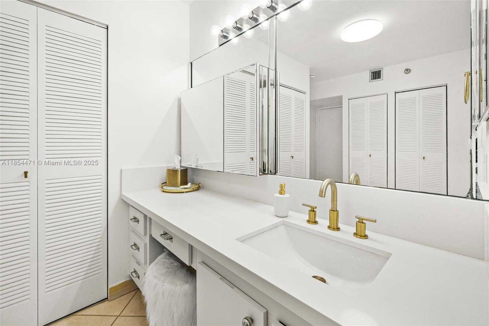 Small Image of 20505 EAST COUNTRY CLUB DR #736, Aventura Number 20
